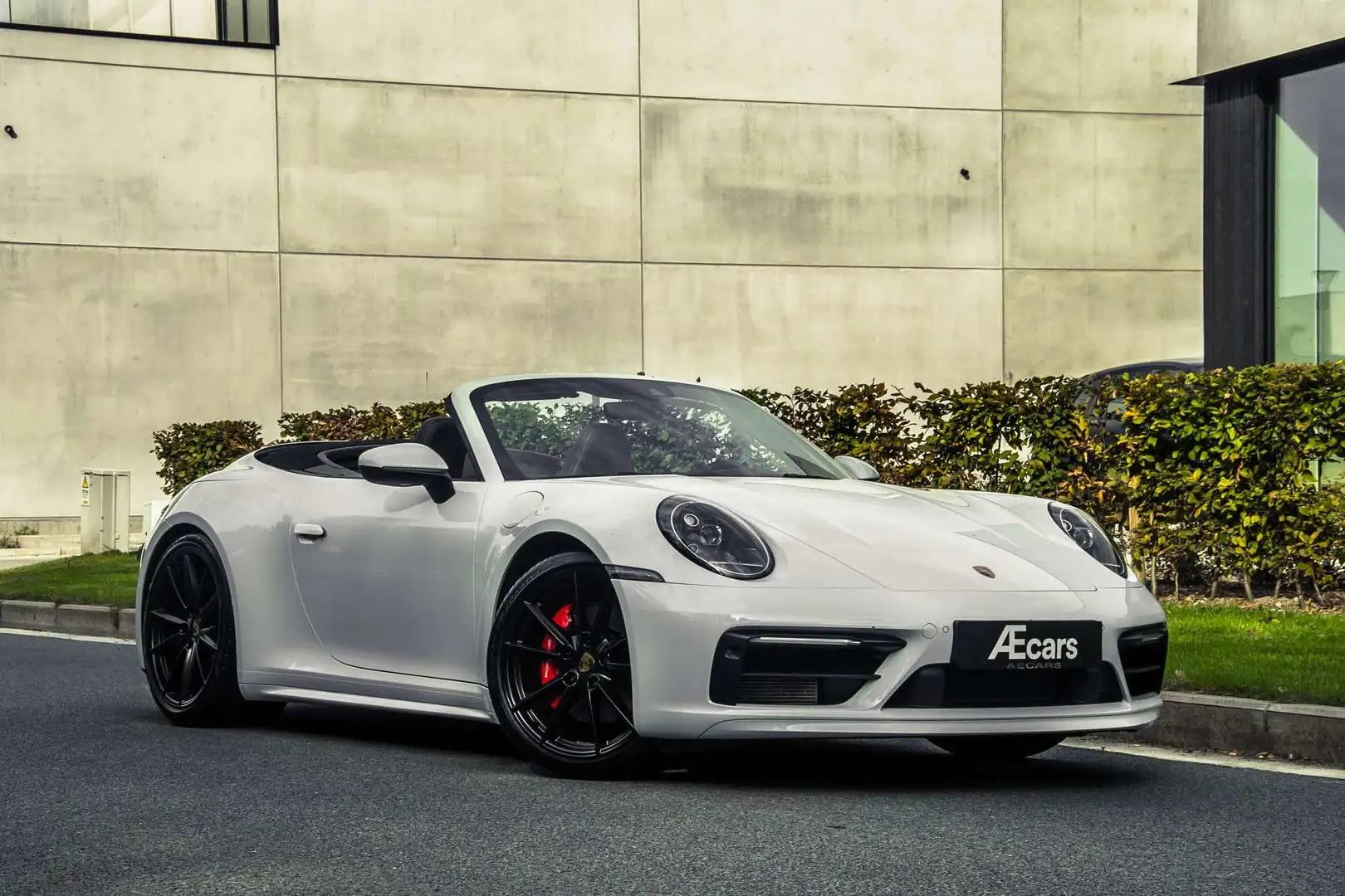 Porsche 992 911 4S *** SPORT DESIGN / BELGIAN / 1 OWNER *** Blanc - 2