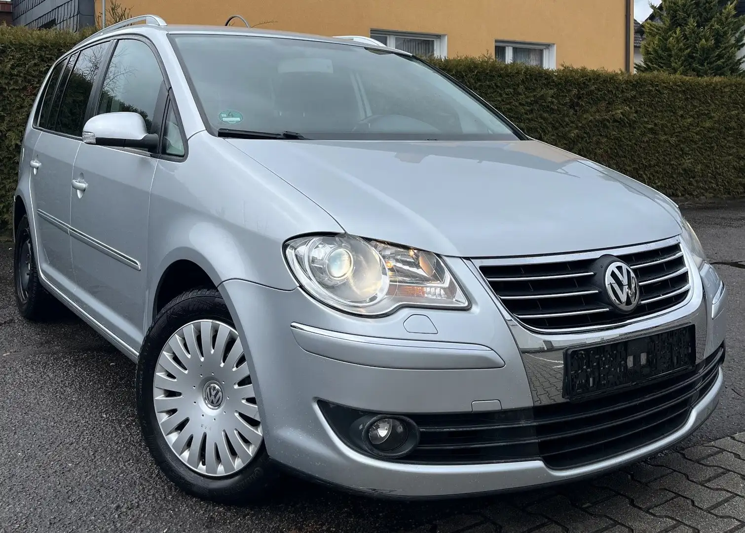 Volkswagen Touran 2.0 TDI AUTOMATIK  XENON AHK  PDC TOP Zilver - 1