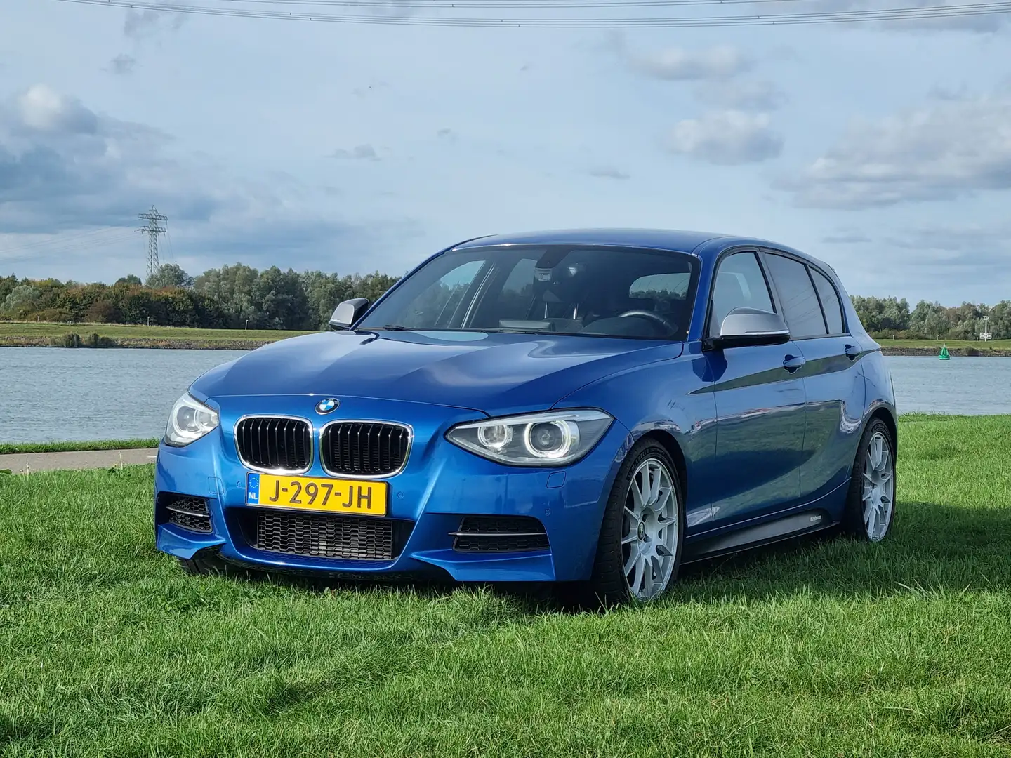 BMW 135 M135i - Estoril Blauw/Alcantara - RWD/AUT Blauw - 1