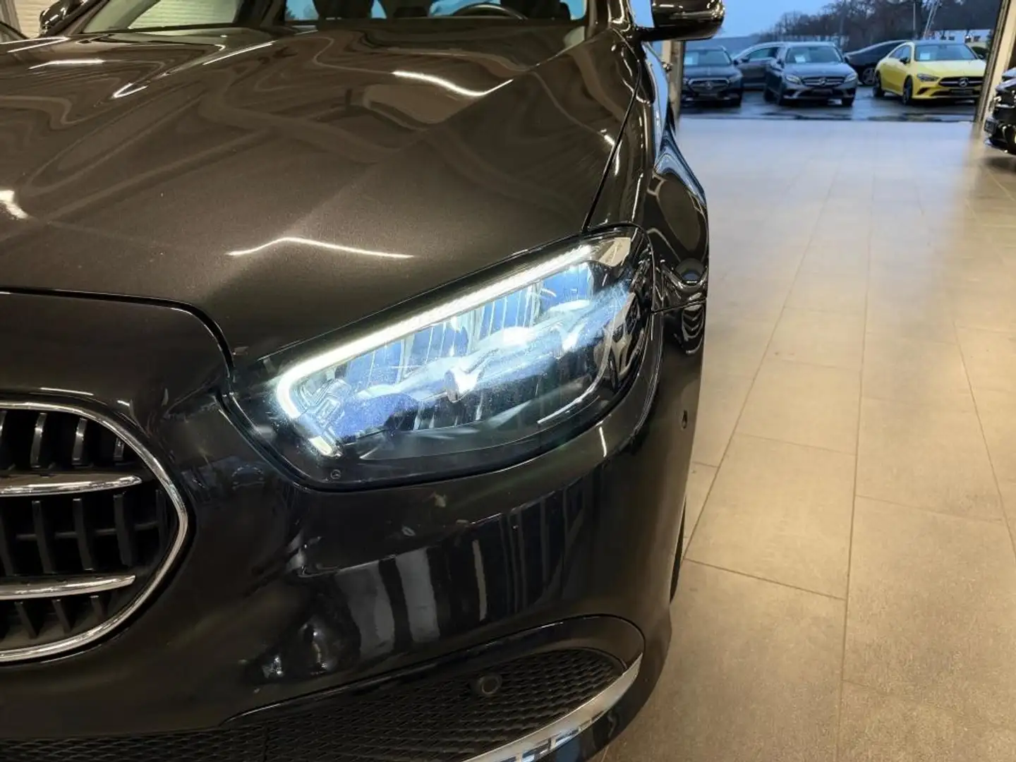 Mercedes-Benz E 220 d T AVANTGARDE+MBUX+DISTRONIC+AMBIENTE+AHK Gris - 2