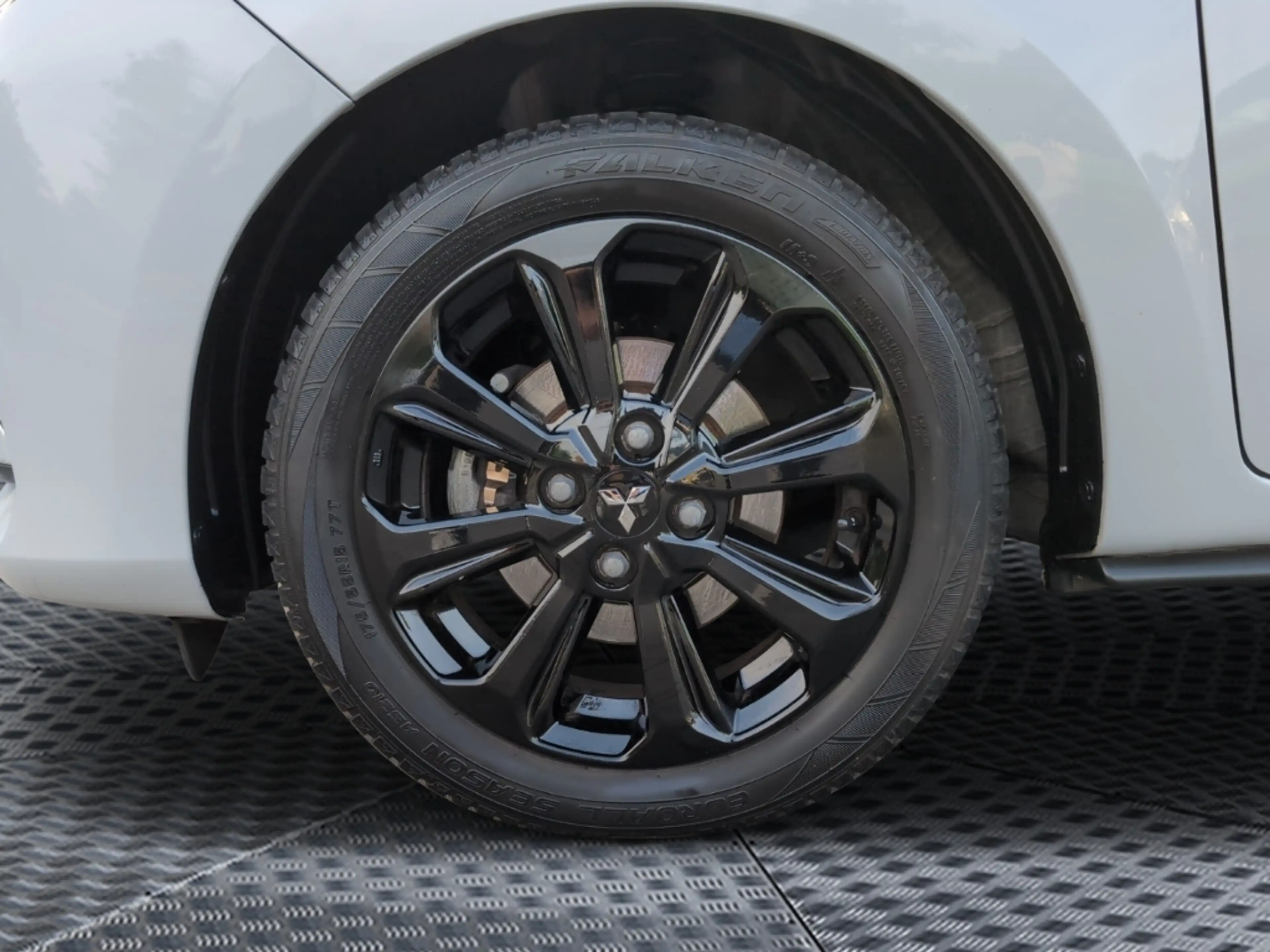 Mitsubishi Space Star Spirit+ Black Sondermodell — photo 5