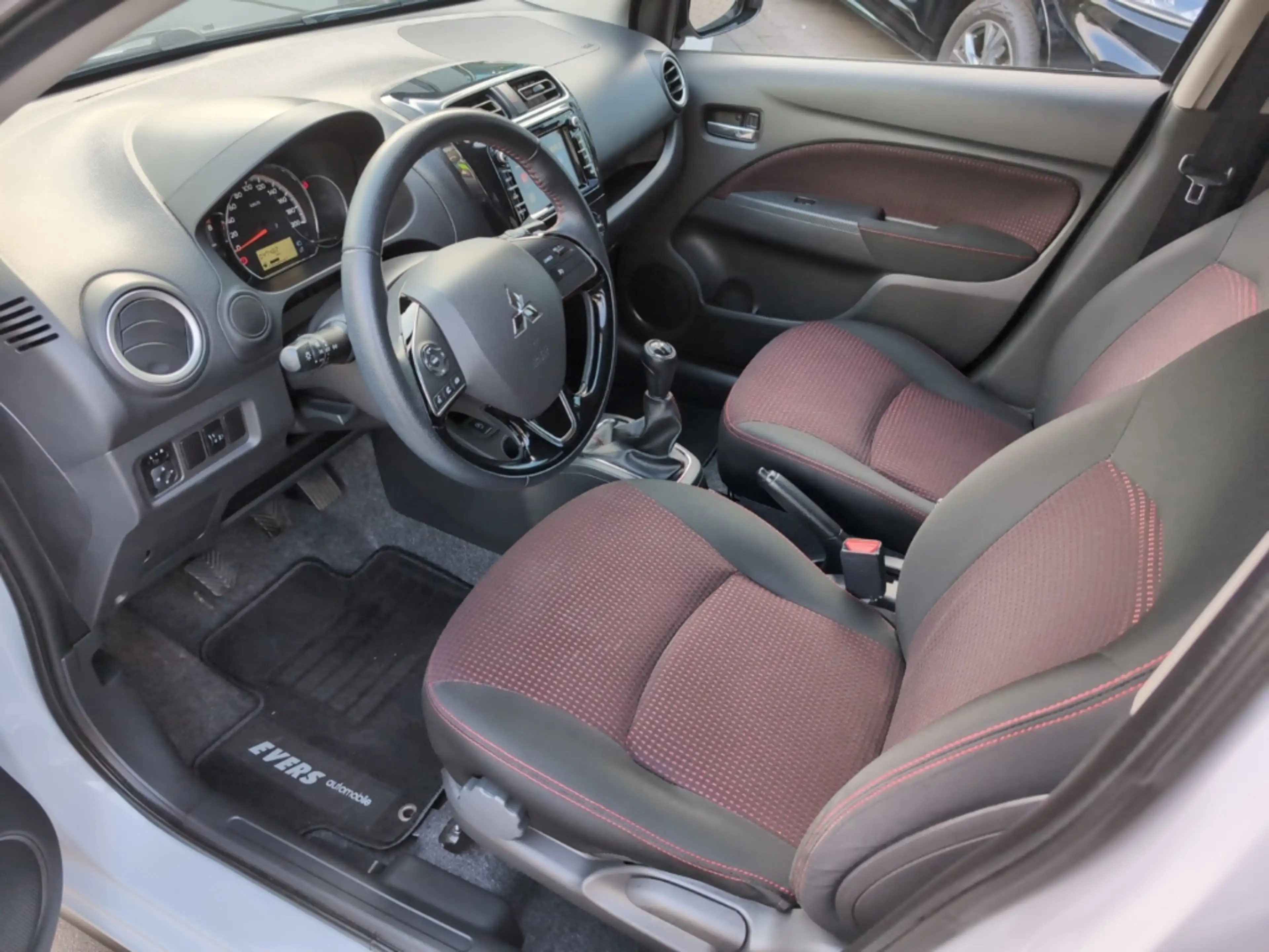 Mitsubishi Space Star Spirit+ Black Sondermodell — photo 7