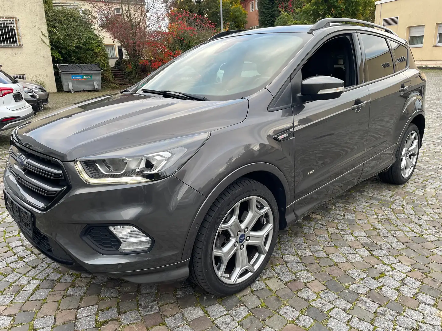 Ford Kuga 2.0 TDCi 4x4 ST-Line Grau - 1