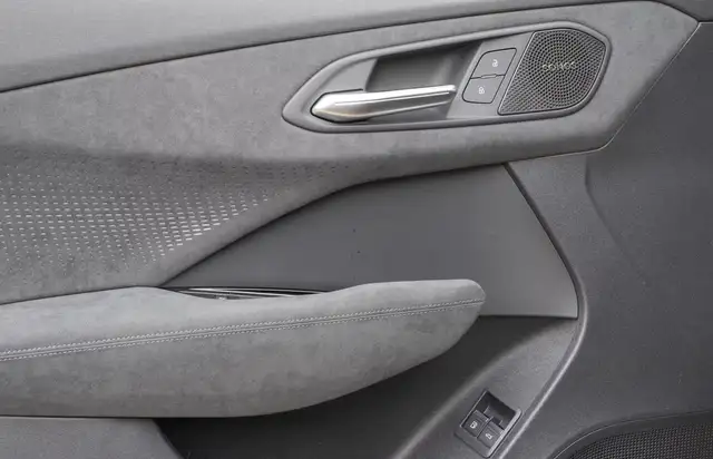 Audi Q3 view 13