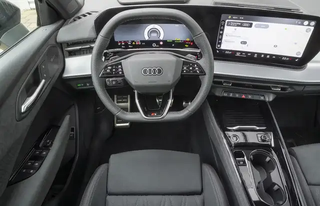 Audi Q3 view 12