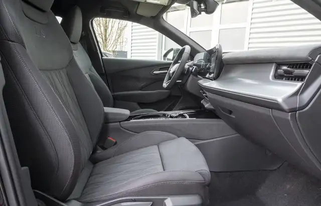 Audi Q3 view 6