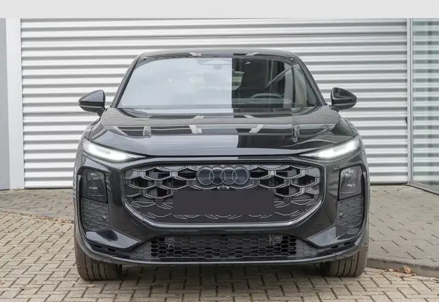 Audi Q3 view 5