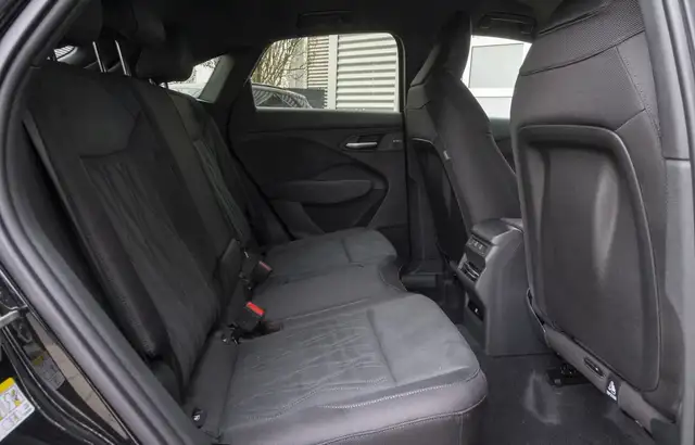 Audi Q3 view 9