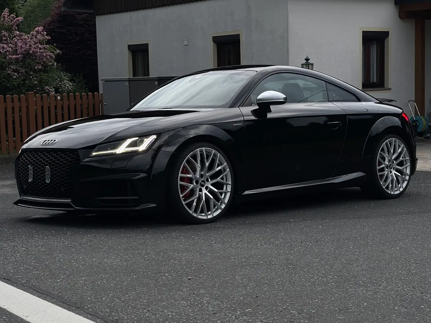Audi TTS TTS Coupé 2,0 TFSI quattro S-tronic Schwarz - 1