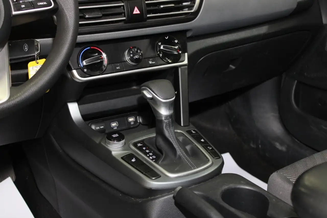 Kia Seltos снимка Kia Seltos