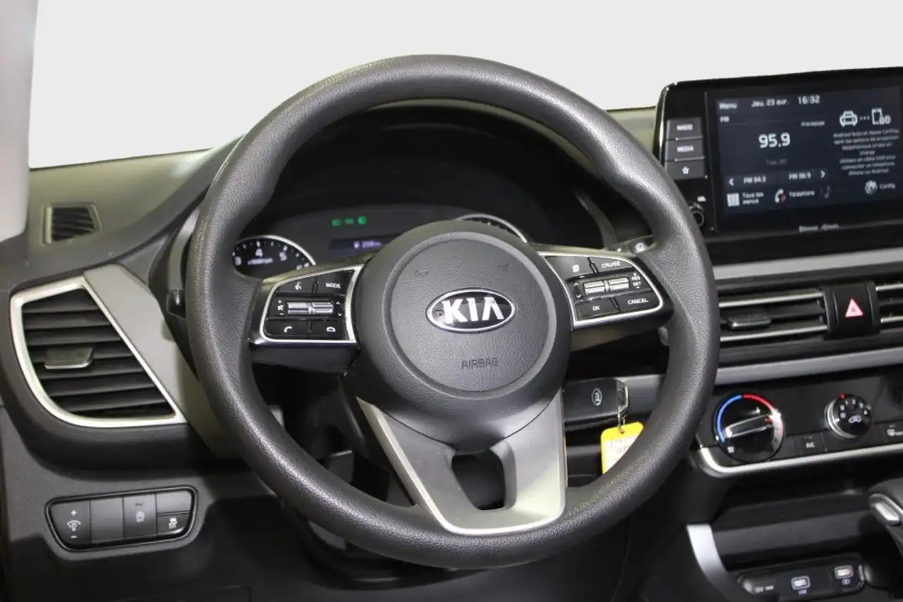 Kia Seltos снимка Kia Seltos