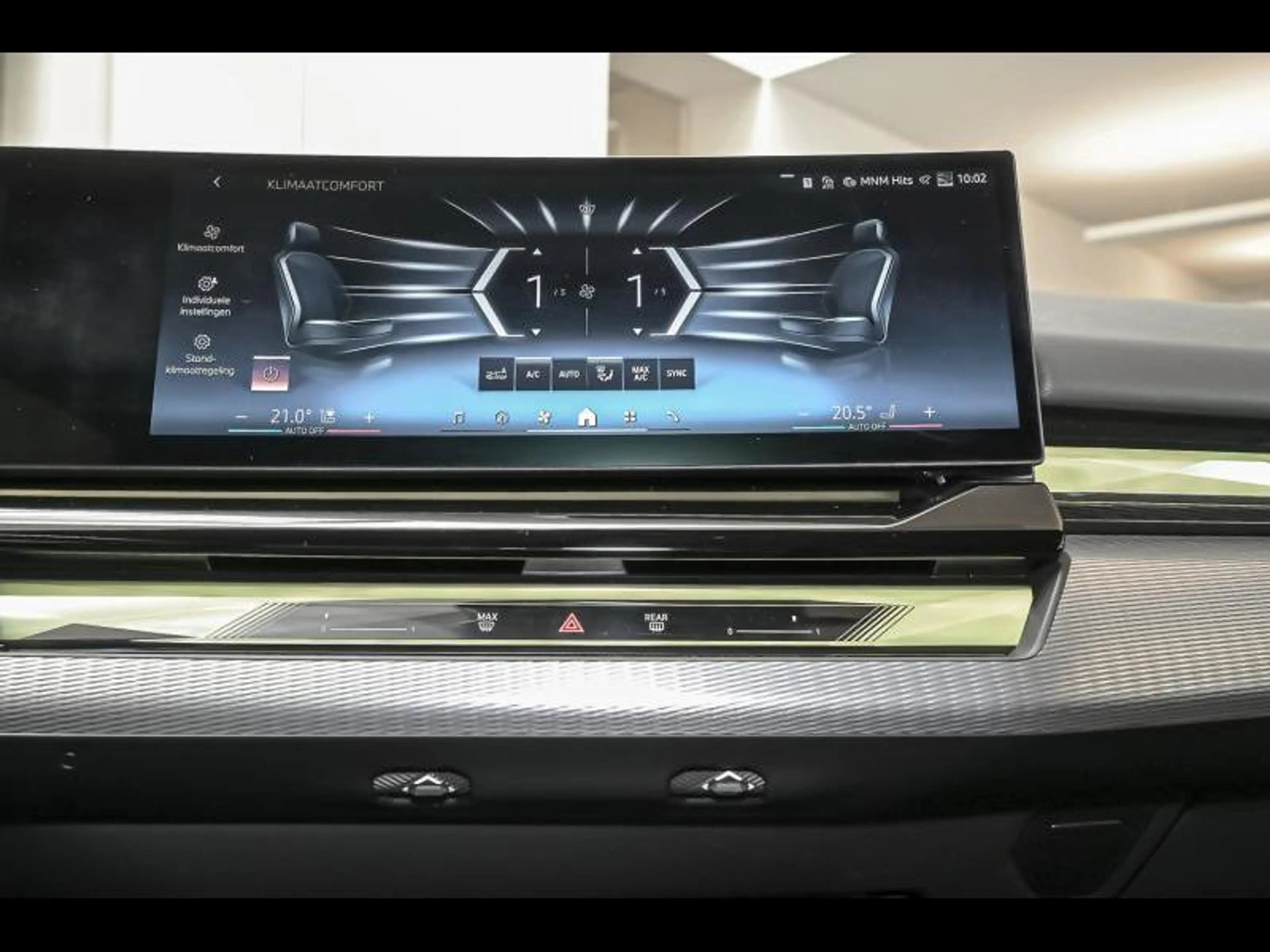 BMW i5 eDrive40 Touring B — photo 10