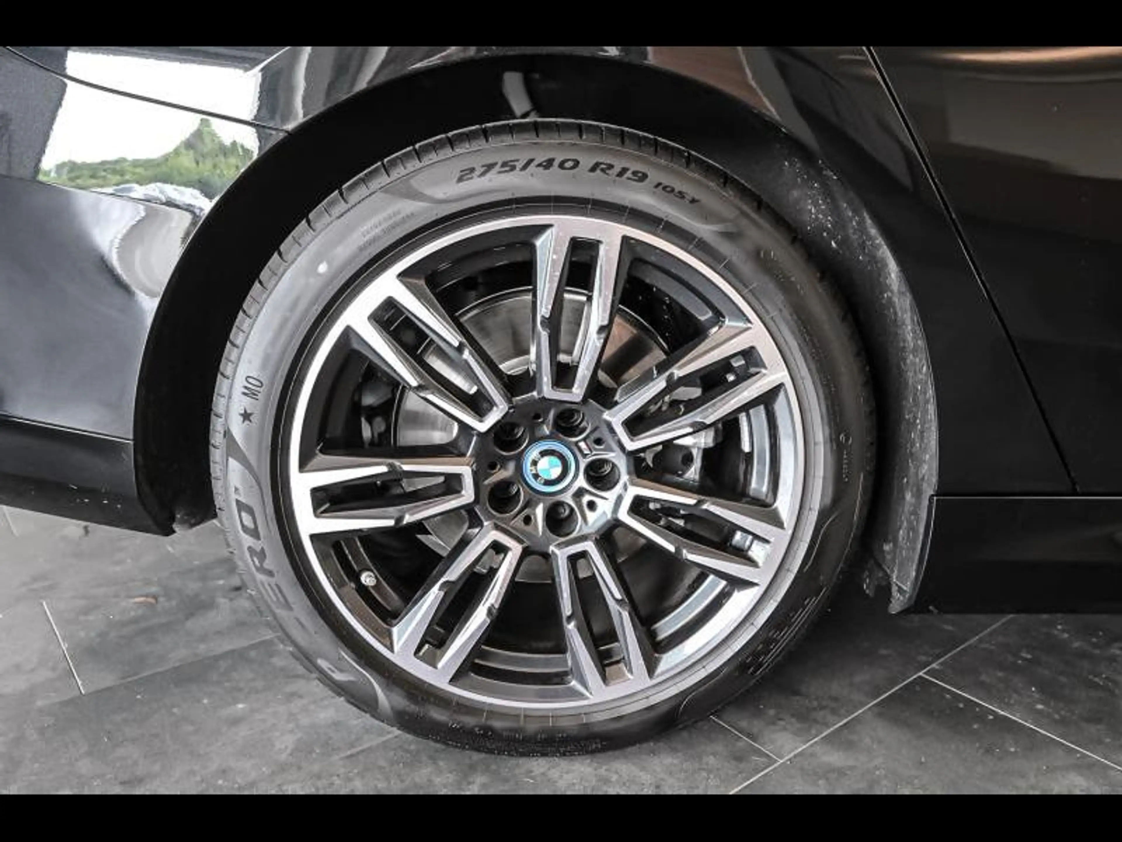 BMW i5 eDrive40 Touring B — photo 4
