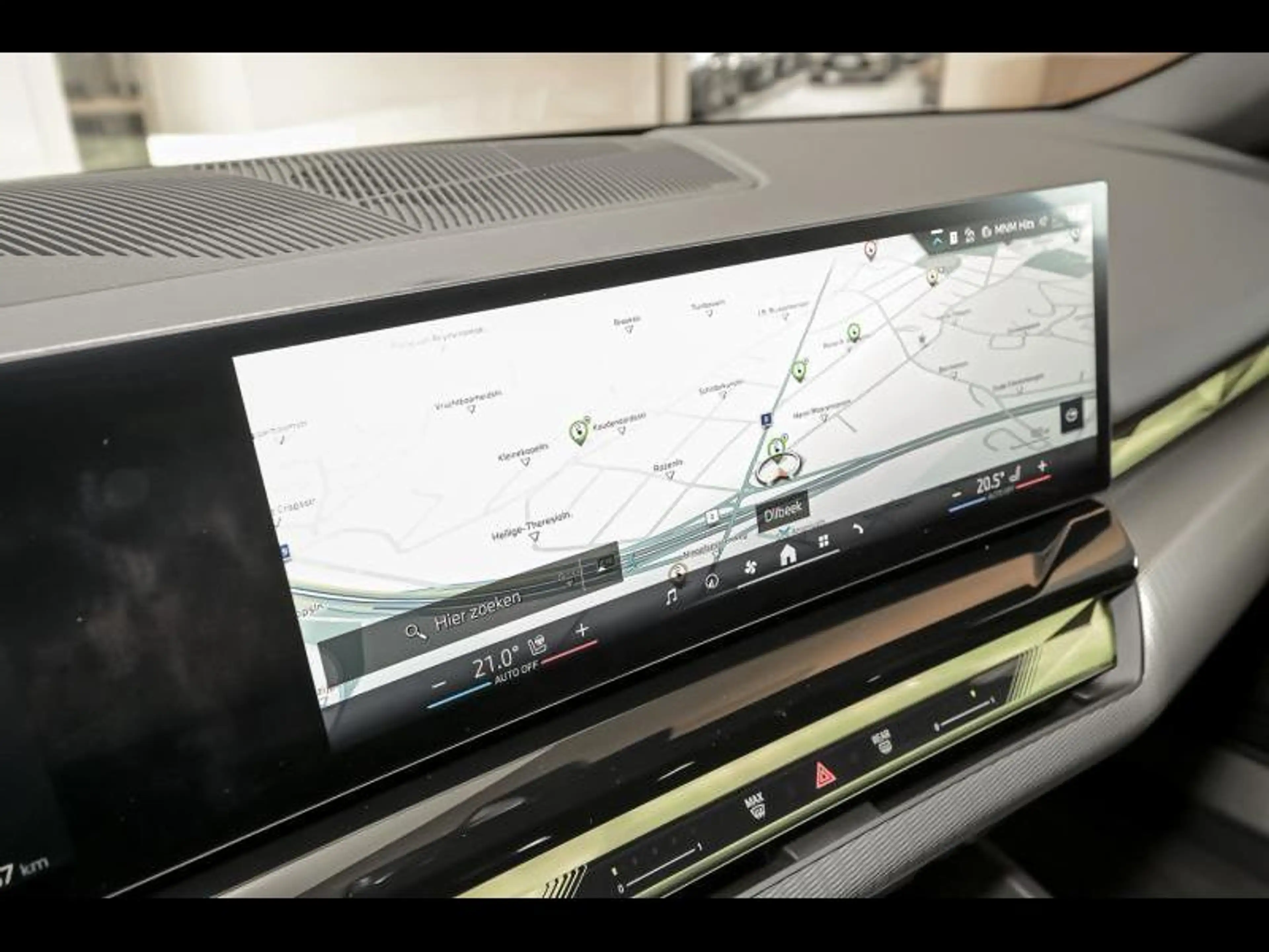 BMW i5 eDrive40 Touring B — photo 11