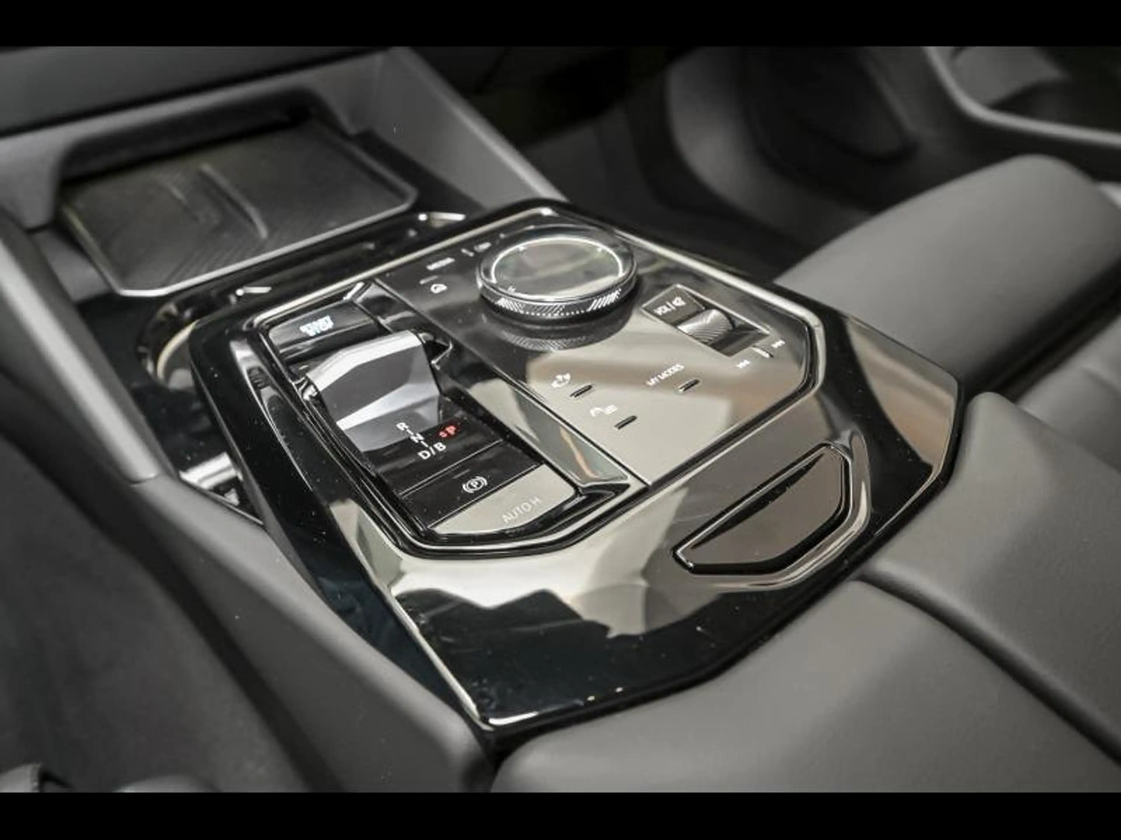 BMW i5 eDrive40 Touring B — photo 9