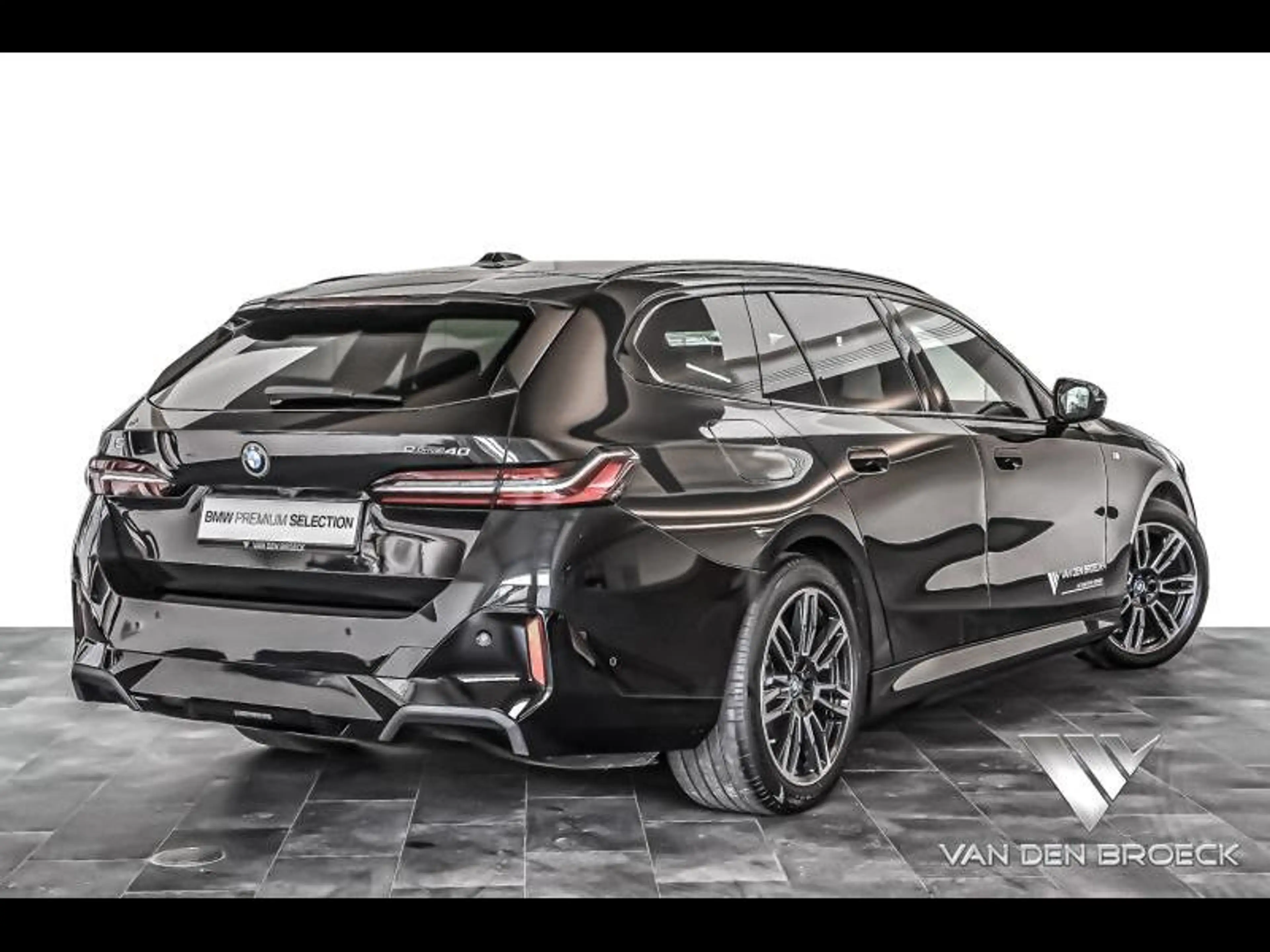 BMW i5 eDrive40 Touring B — photo 2