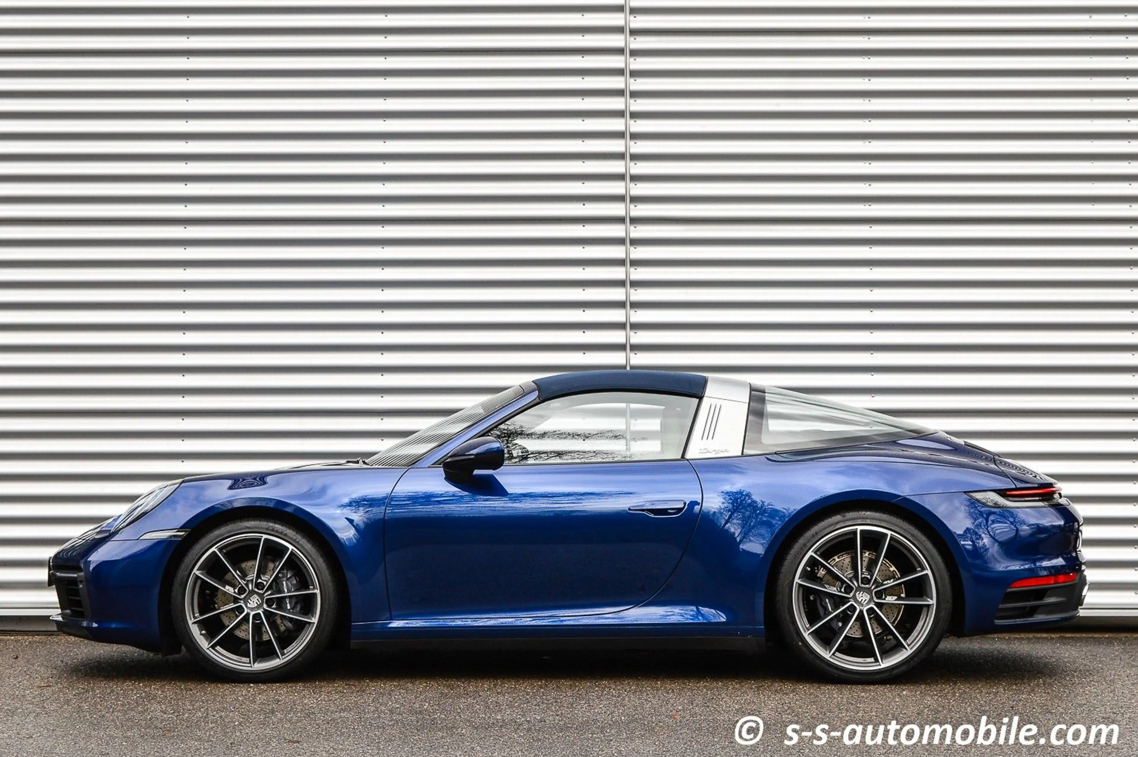 Porsche 992 Targa 4 SAGA PDLS+ BOSE Leder Beige 1.Hand — photo 4