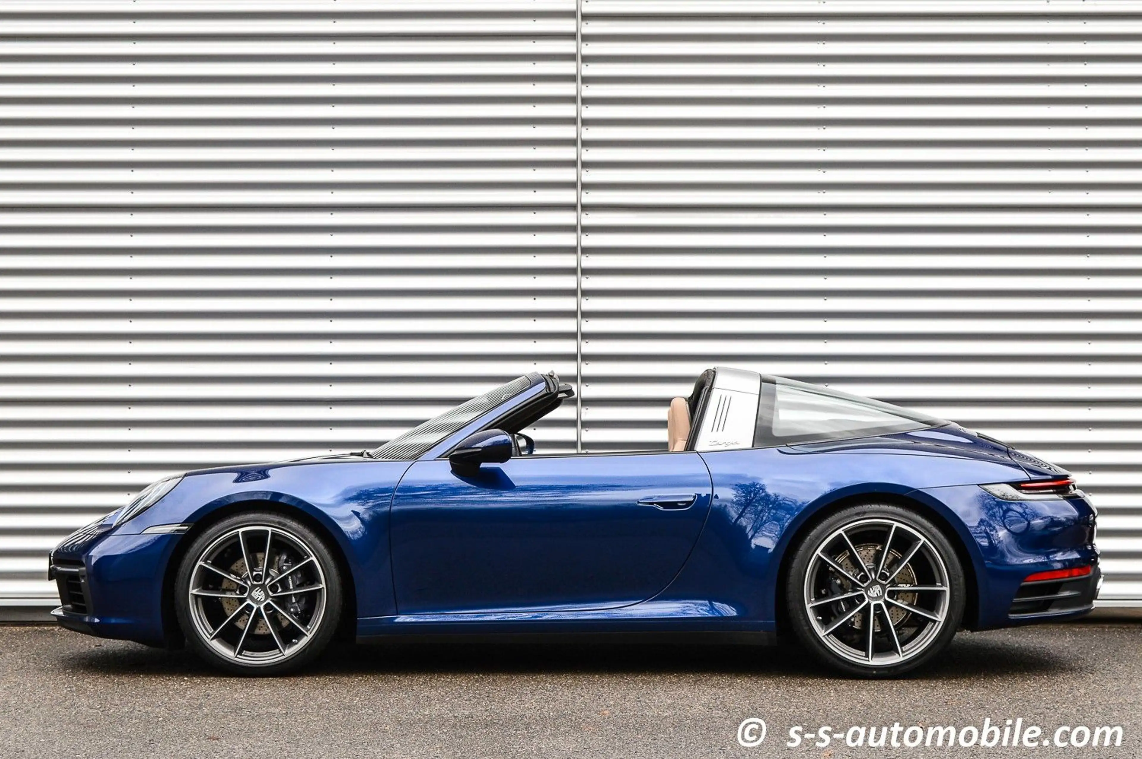 Porsche 992 Targa 4 SAGA PDLS+ BOSE Leder Beige 1.Hand — photo 5