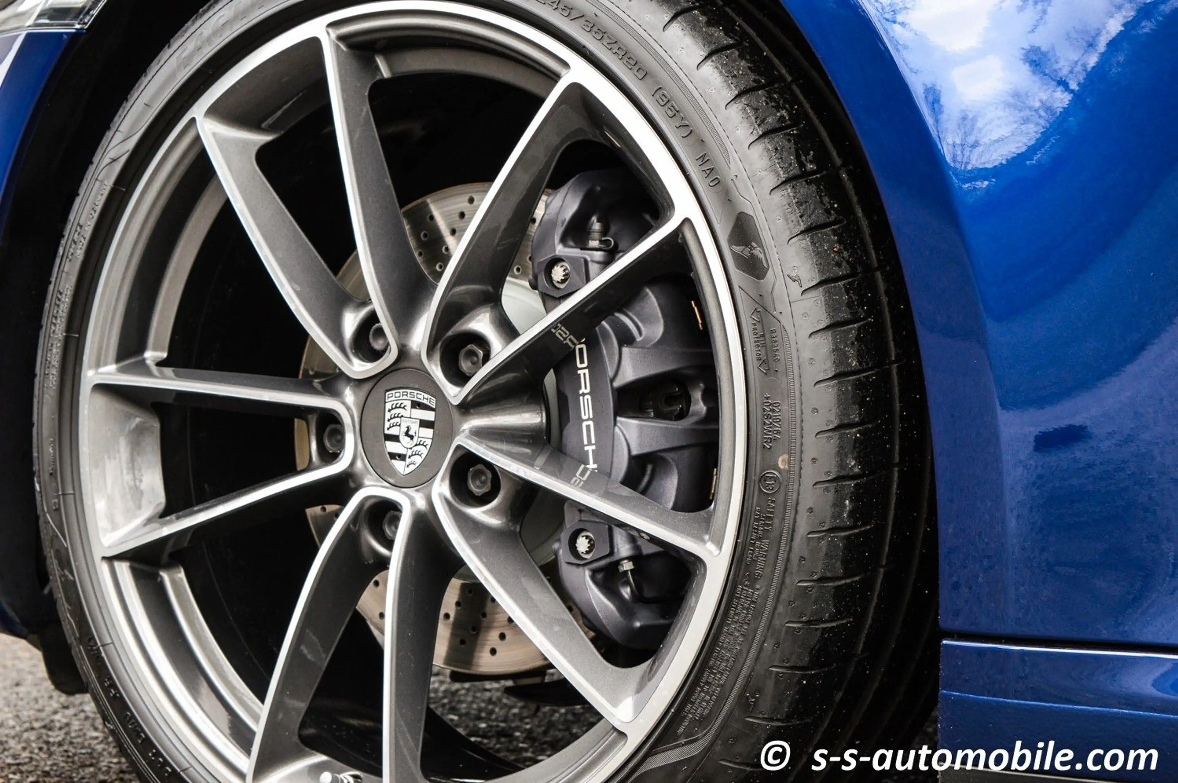 Porsche 992 Targa 4 SAGA PDLS+ BOSE Leder Beige 1.Hand — photo 15