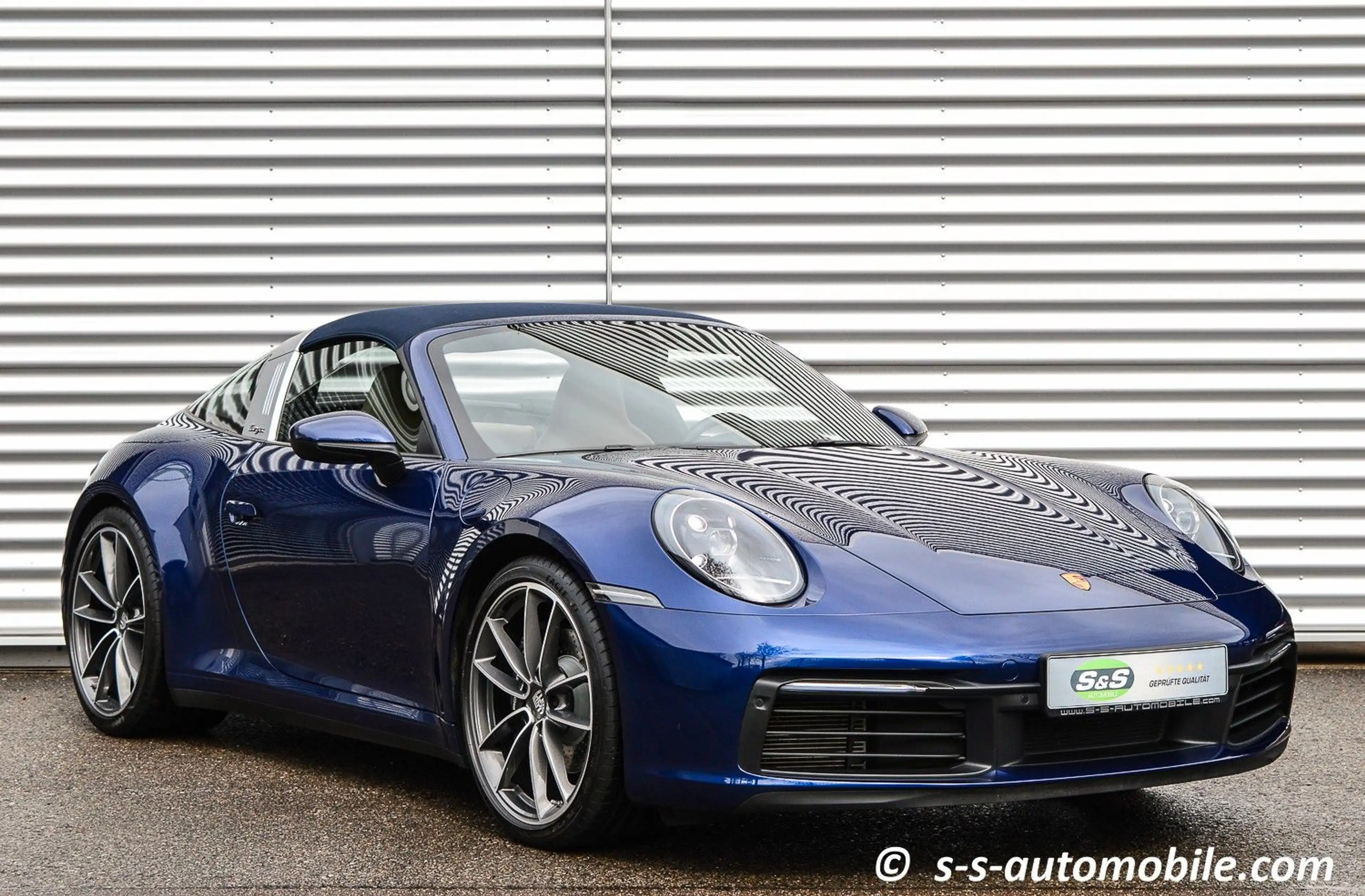 Porsche 992 Targa 4 SAGA PDLS+ BOSE Leder Beige 1.Hand — photo 13