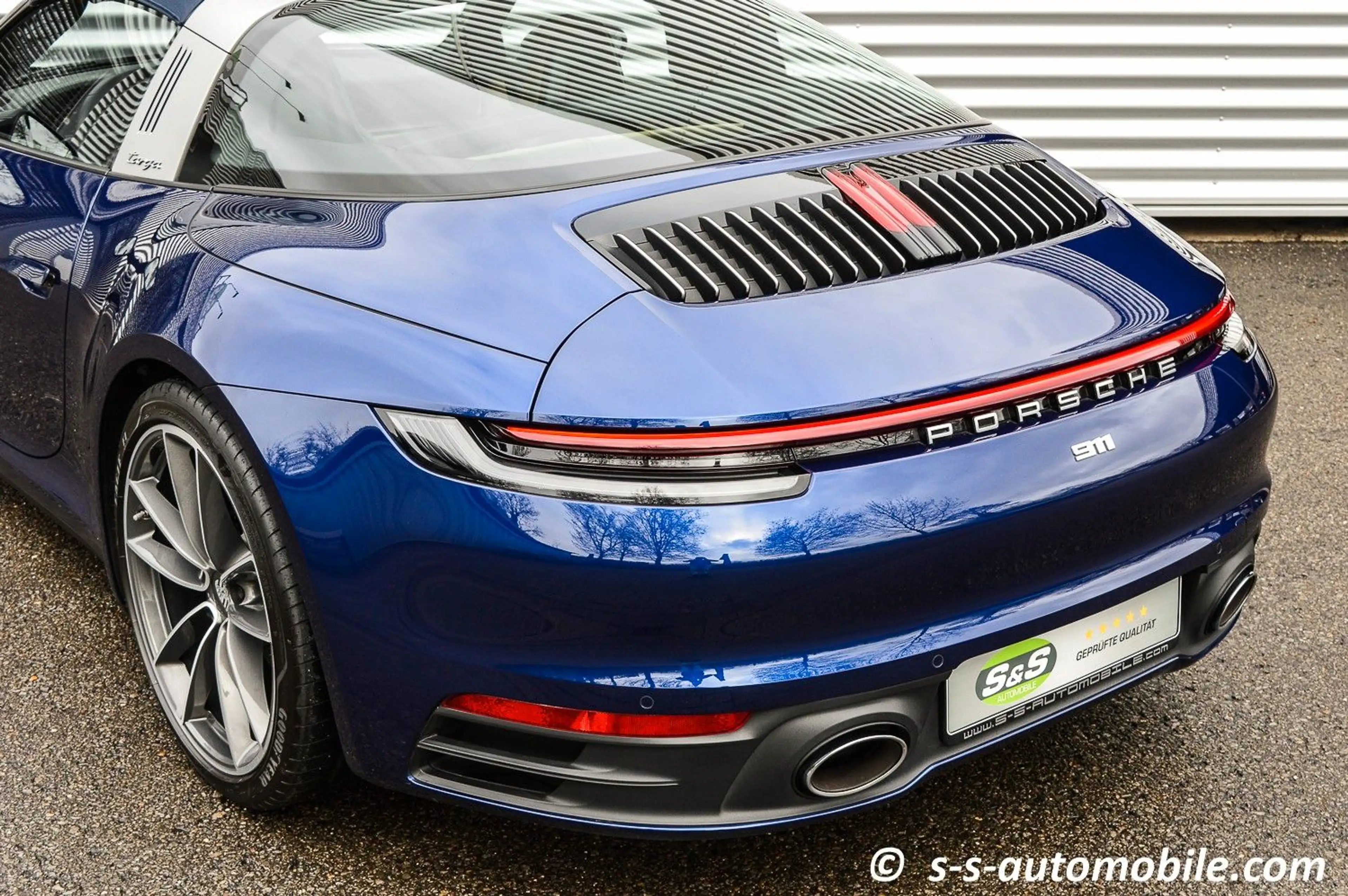 Porsche 992 Targa 4 SAGA PDLS+ BOSE Leder Beige 1.Hand — photo 9