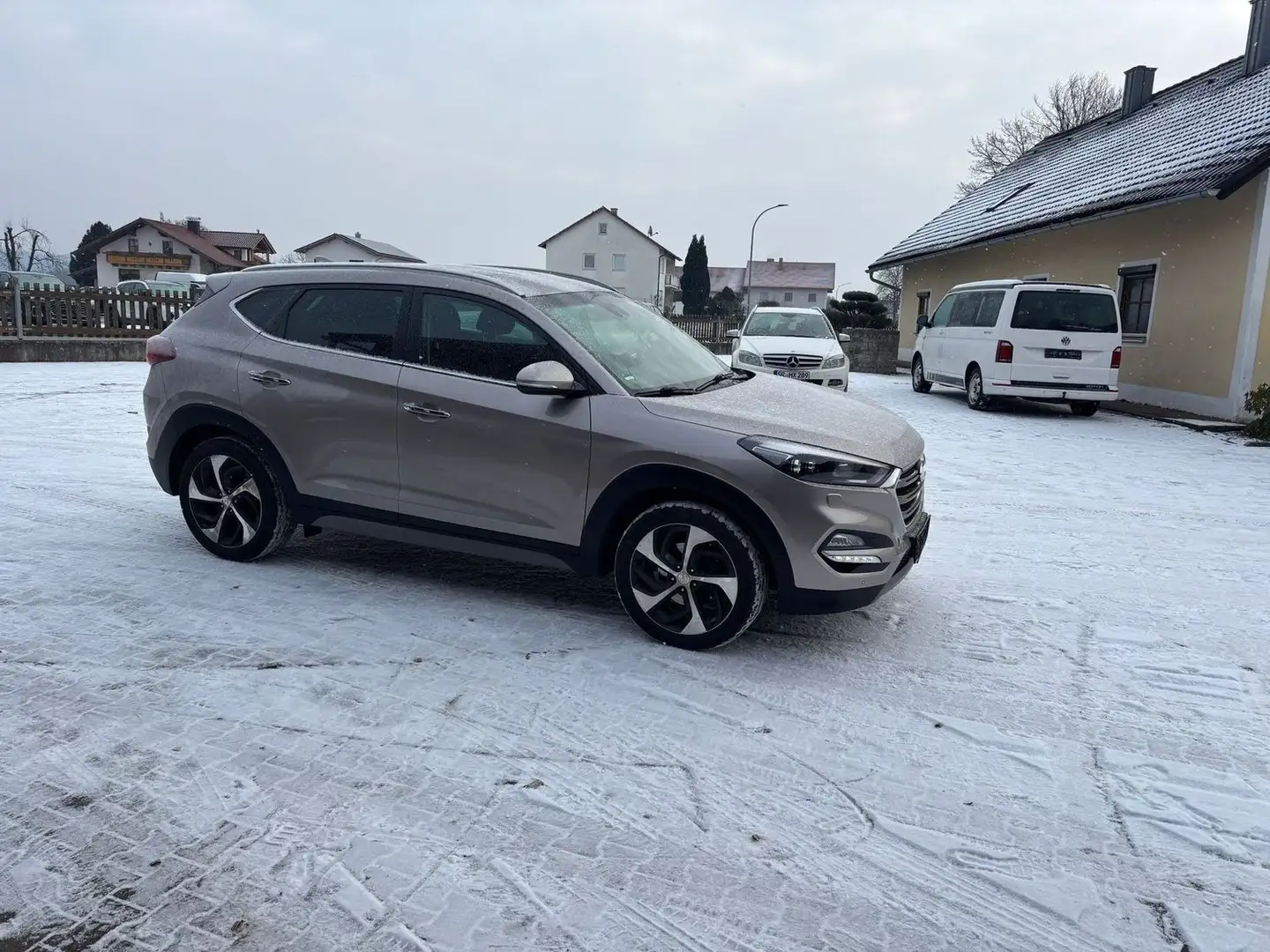 Hyundai TUCSON Premium 4WD++Allrad,Automatik,AHK++ Weiß - 1