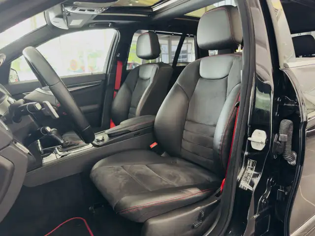 Mercedes-Benz C-Class view 11