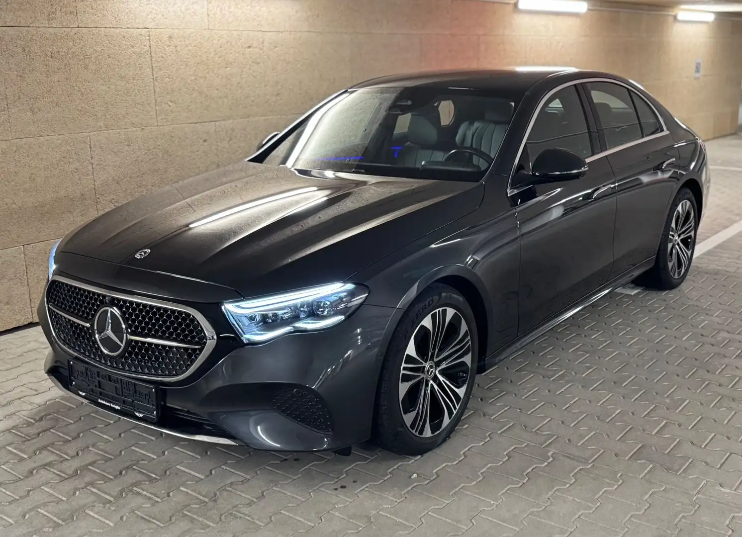 Mercedes-Benz E 200 Lim Avantgarde DIST 360° MEMO KEYL ADV DIG Grijs - 1