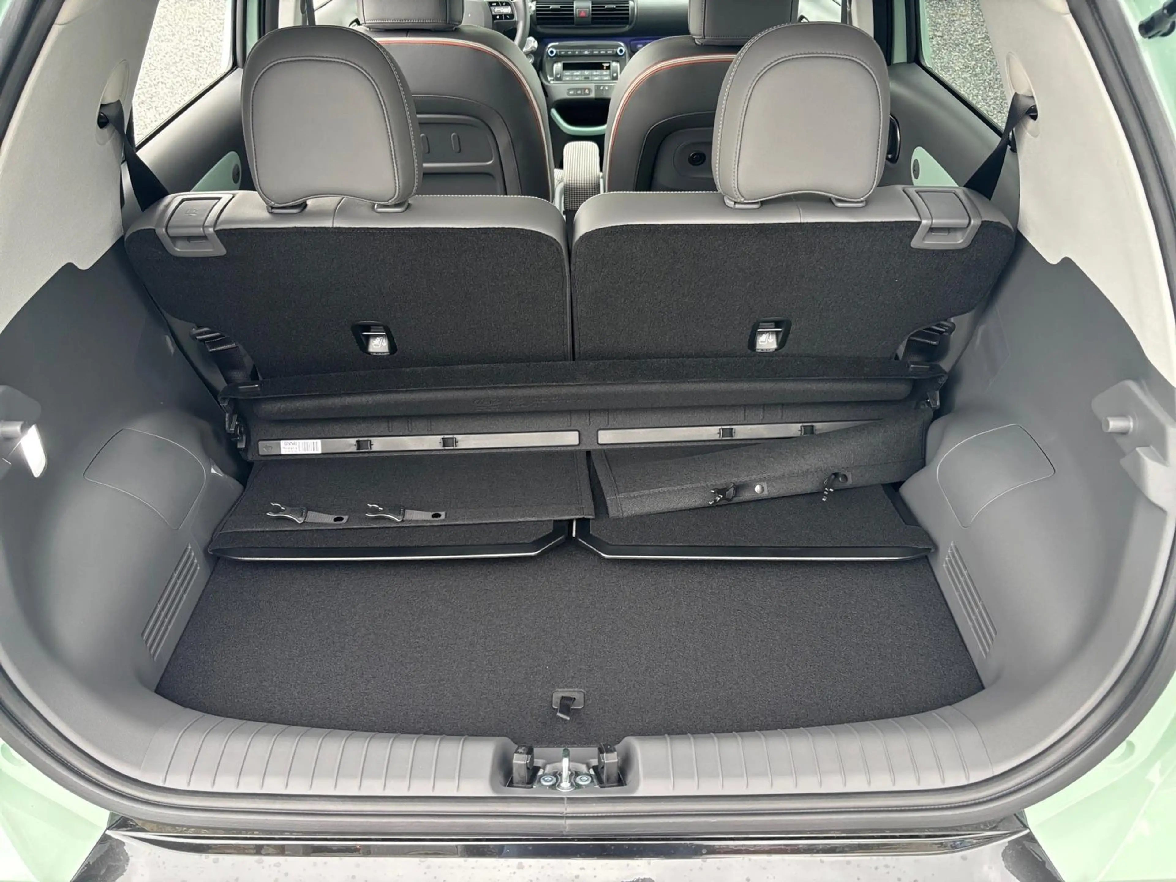 Hyundai Inster 49kWh Lounge WÄRMEPUMPE/KAMERA/SHZ/ACC — photo 13