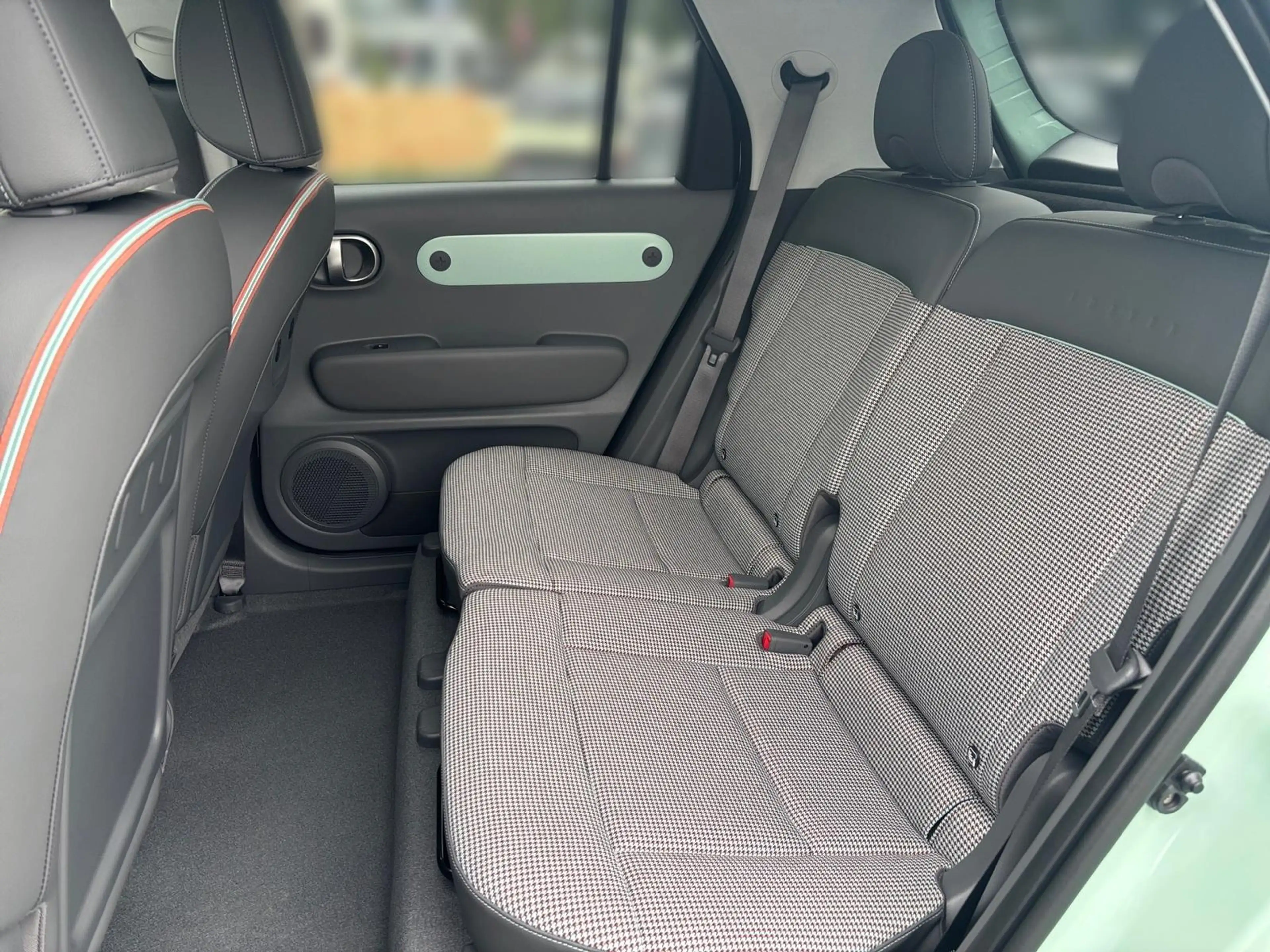 Hyundai Inster 49kWh Lounge WÄRMEPUMPE/KAMERA/SHZ/ACC — photo 9