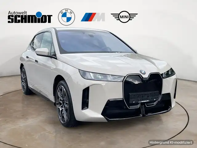 BMW Ix view 8
