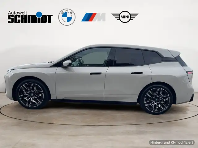 BMW Ix view 3