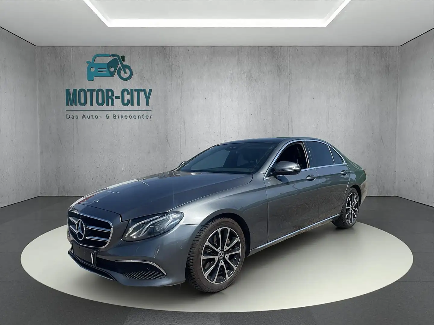 Mercedes-Benz E 220 d Aut. Grau - 1