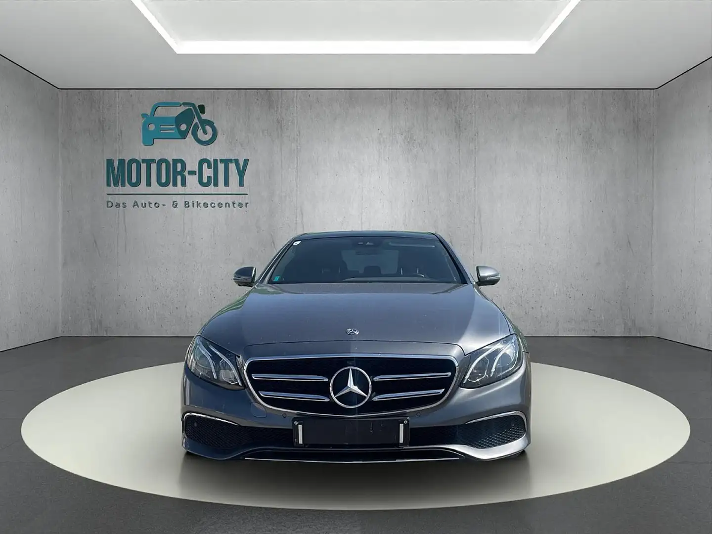 Mercedes-Benz E 220 d Aut. Grau - 2