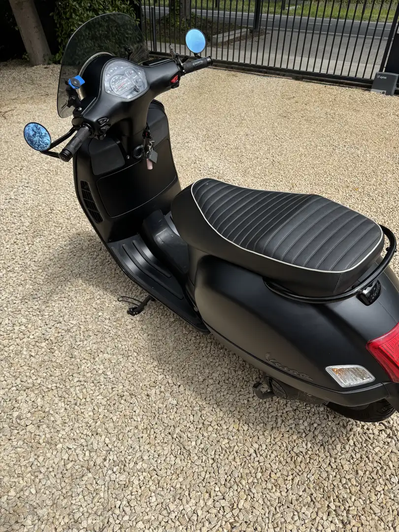 Vespa GTS Super 300 Noir - 1