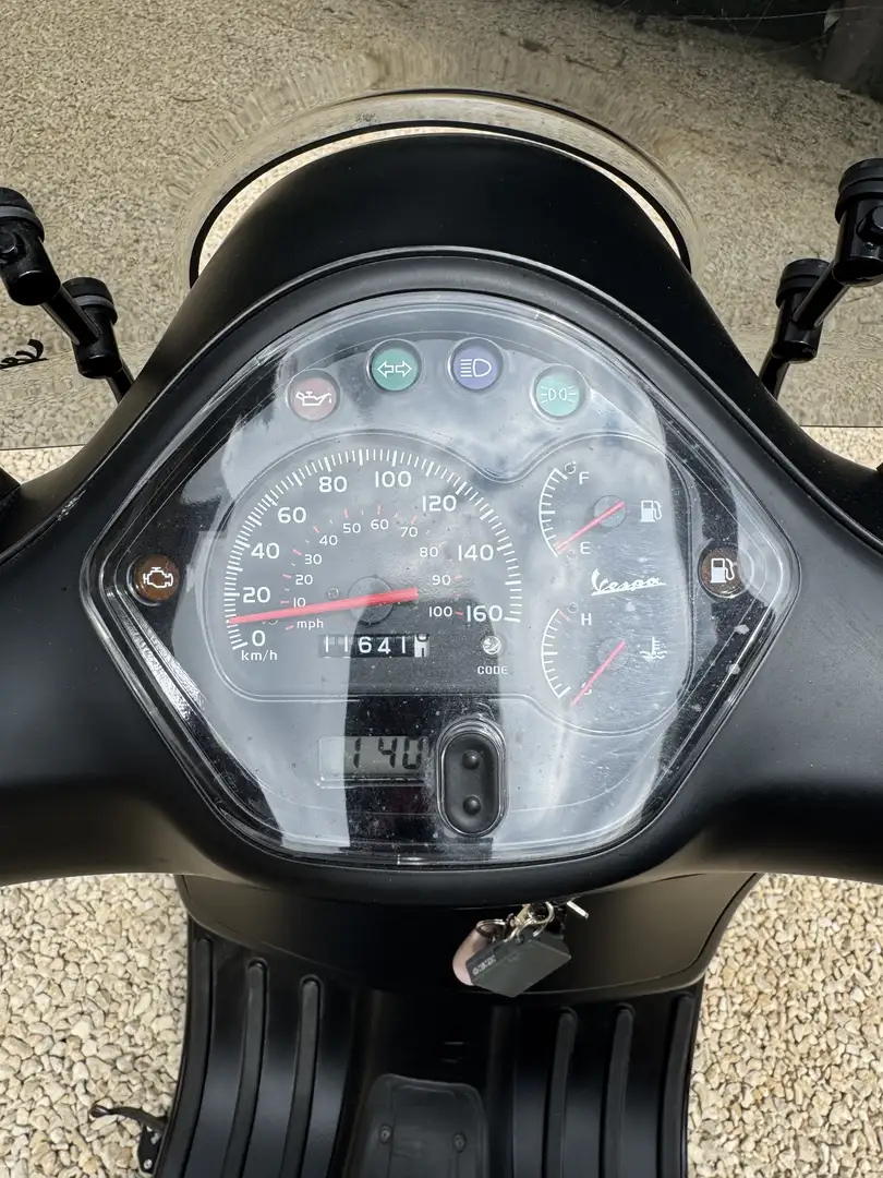 Vespa GTS Super 300 Noir - 2