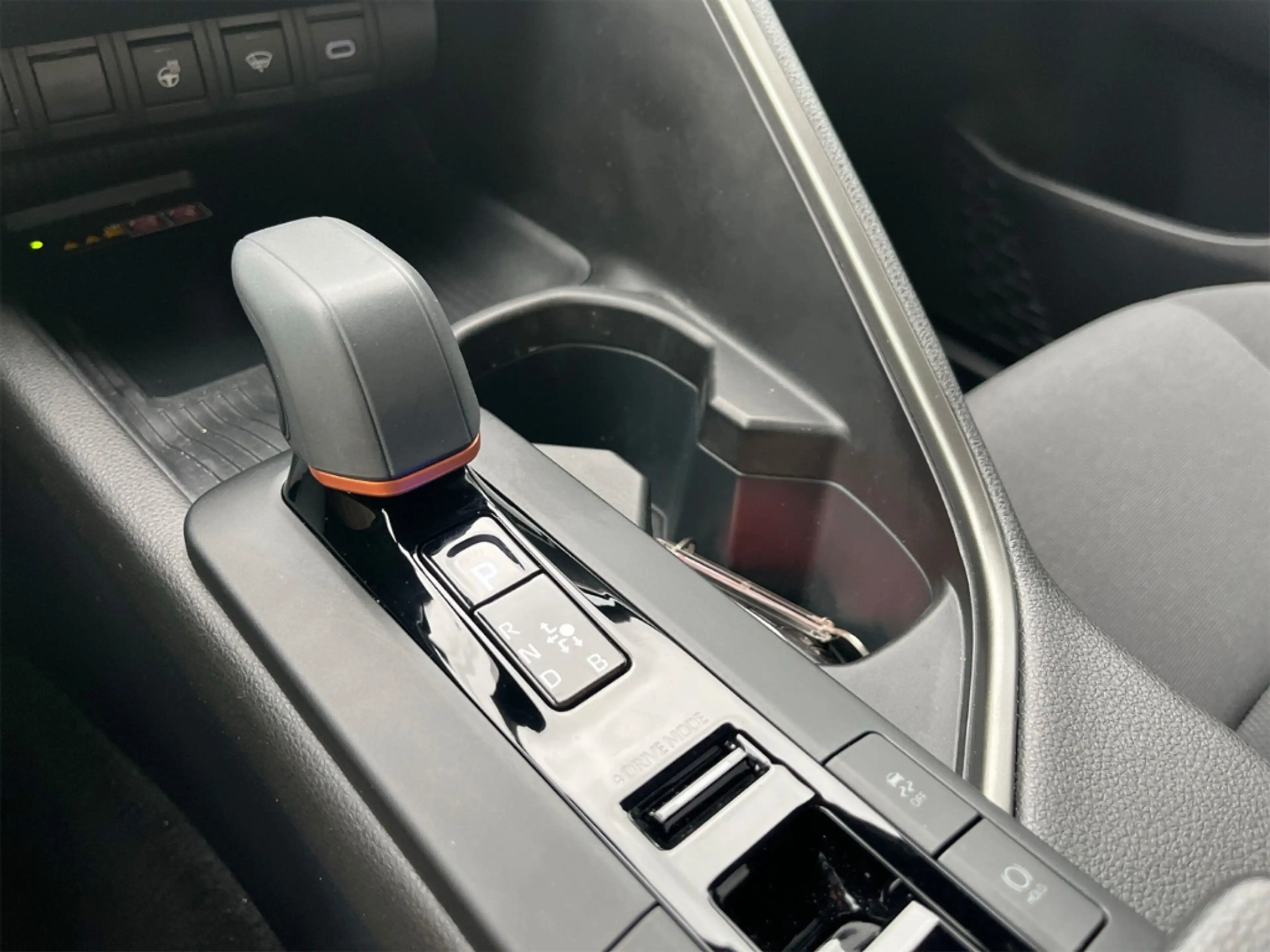 Toyota C-HR 1.8 Hybrid FWD Team D +Navi +Digitales Cockpit +El — photo 14