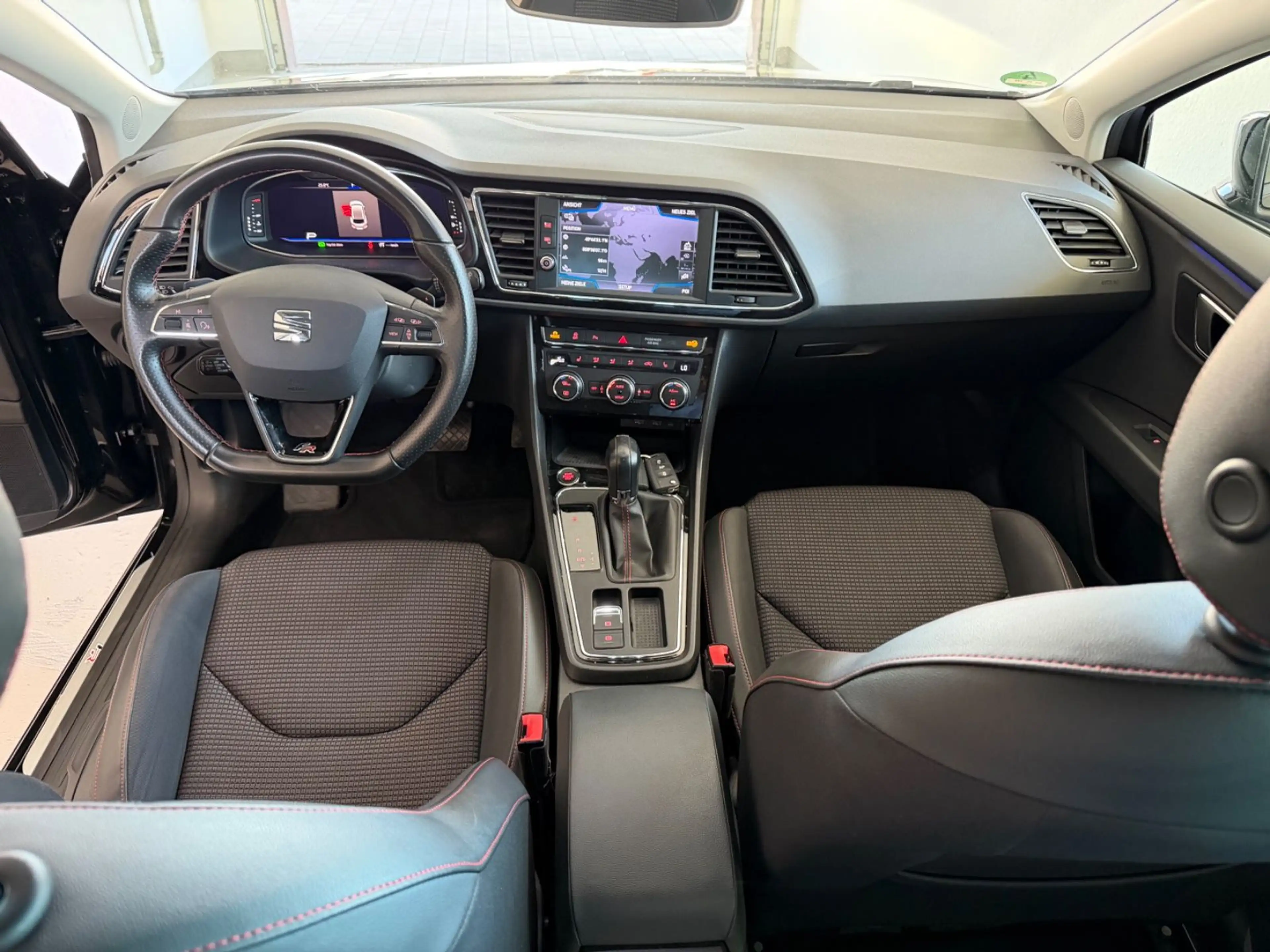 SEAT Leon ST FR 2.0TDI DSG Black Matt Edition Virtual — photo 2