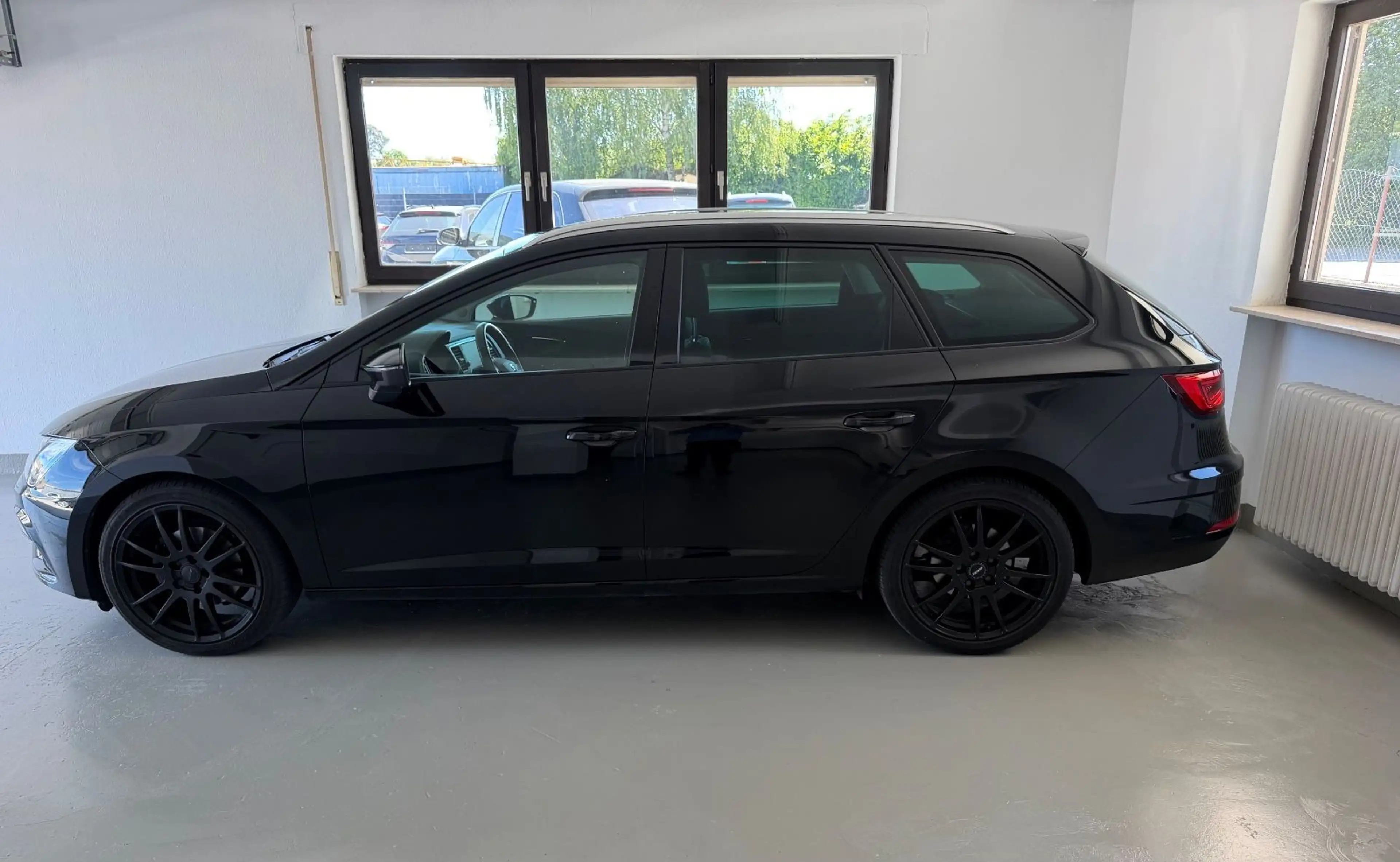 SEAT Leon ST FR 2.0TDI DSG Black Matt Edition Virtual — photo 8