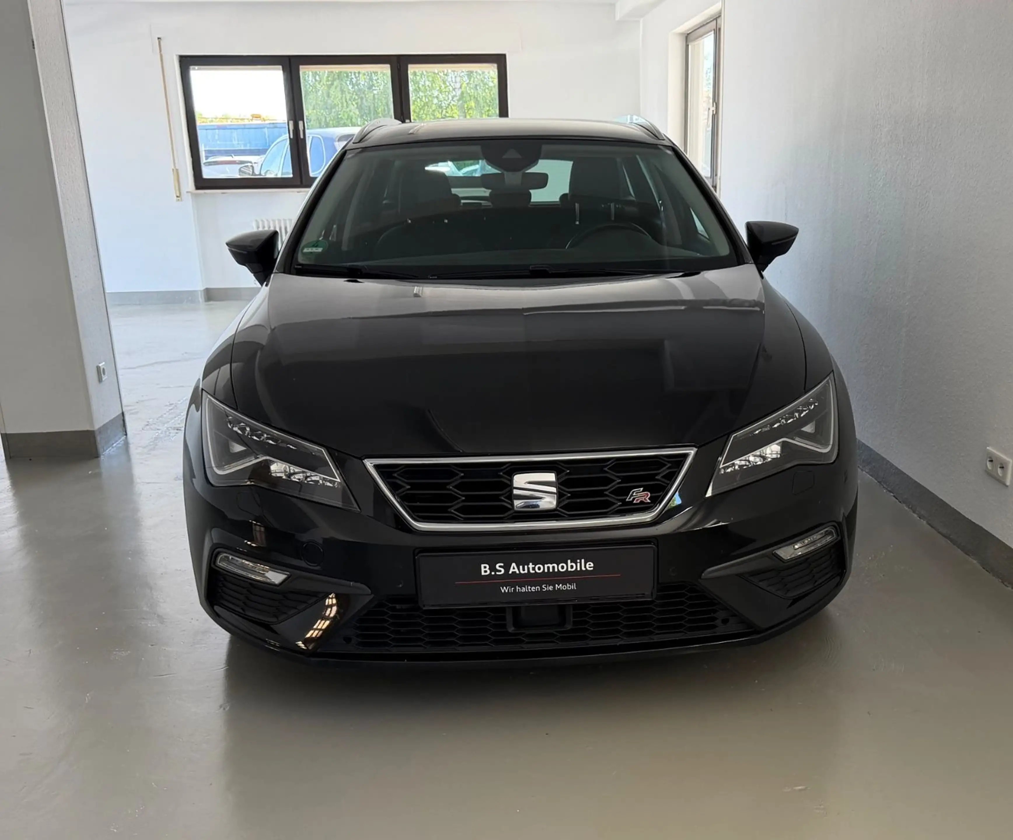 SEAT Leon ST FR 2.0TDI DSG Black Matt Edition Virtual — photo 3