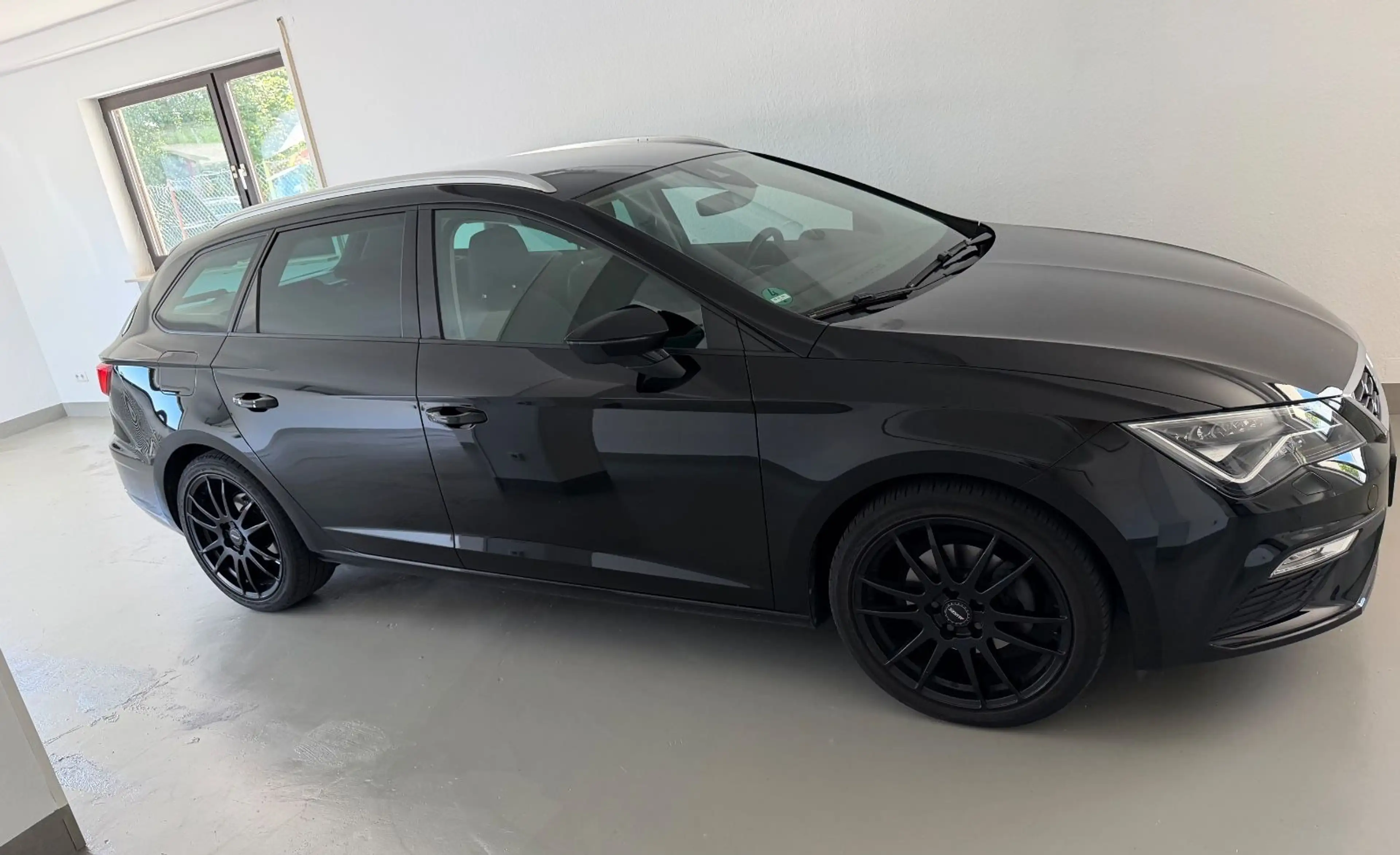 SEAT Leon ST FR 2.0TDI DSG Black Matt Edition Virtual — photo 9