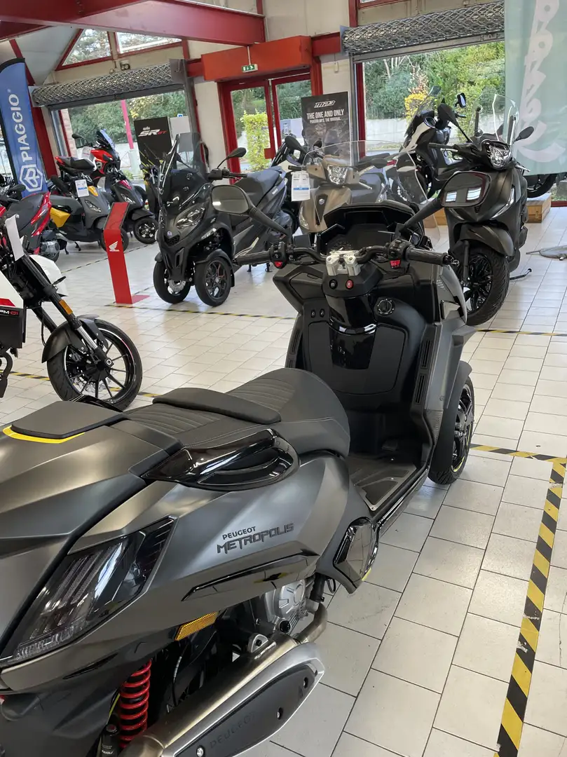 Peugeot Metropolis - 2