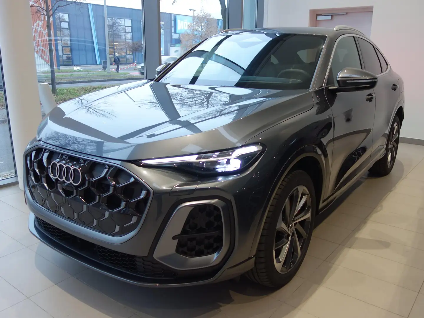 Audi Q5 2.0 e-hybrid quattro 220 kW S-Line Grau - 1
