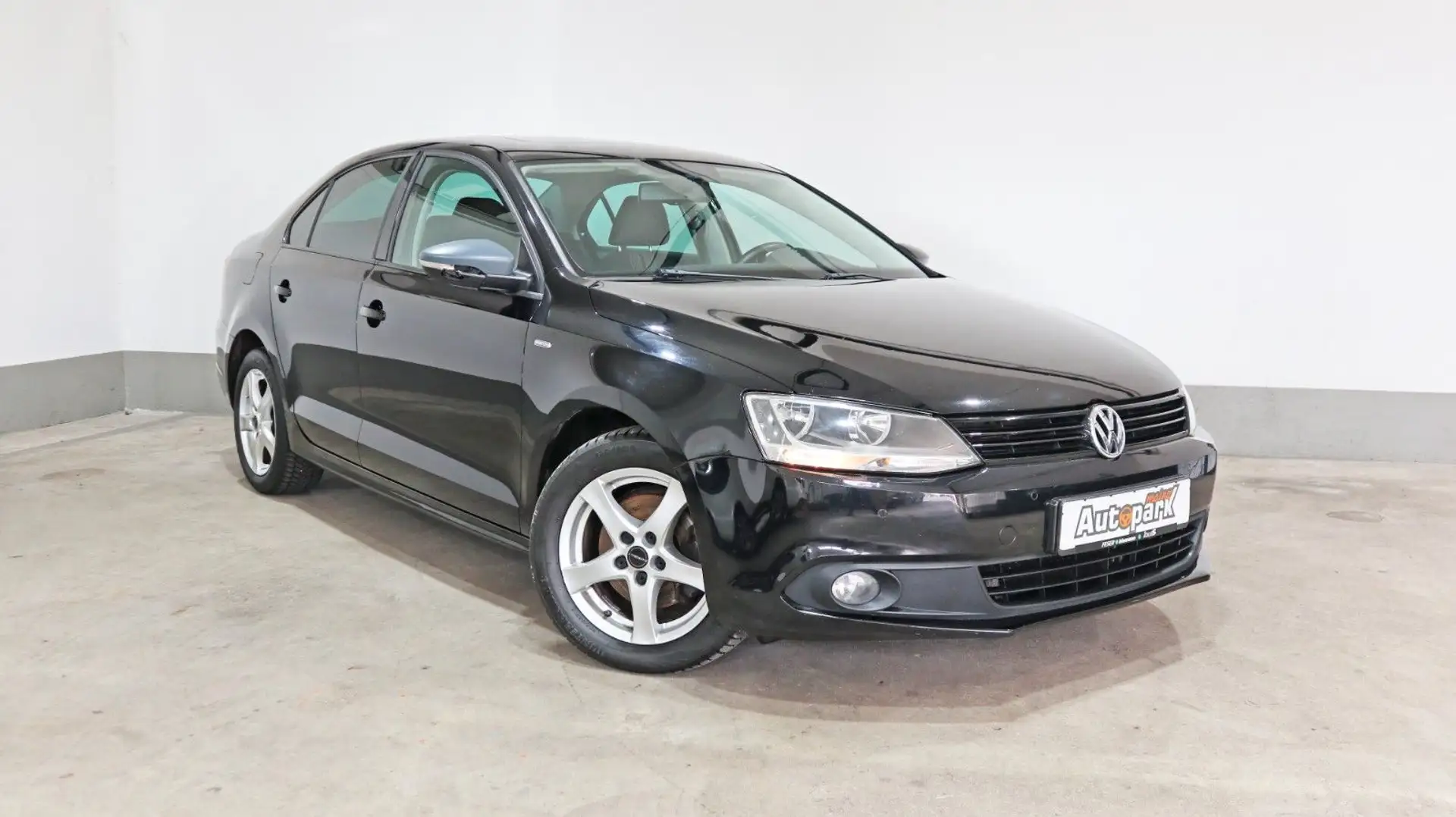 Volkswagen Jetta VI Match~DSG~Navi~SHZ Schwarz - 2