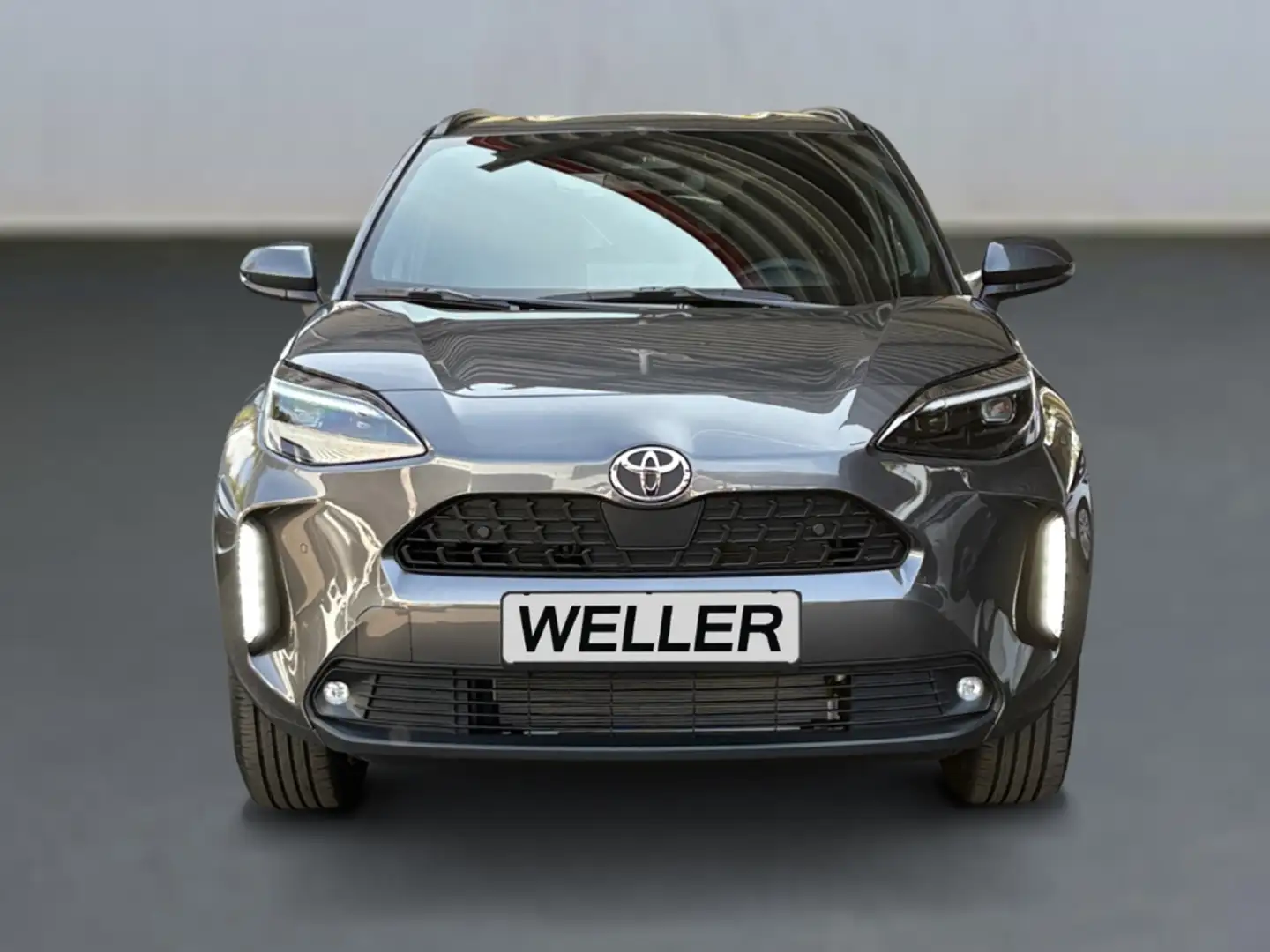 Toyota Yaris Cross Hybrid 130 1.5 Teamplayer *Navi*LED* Grijs - 2