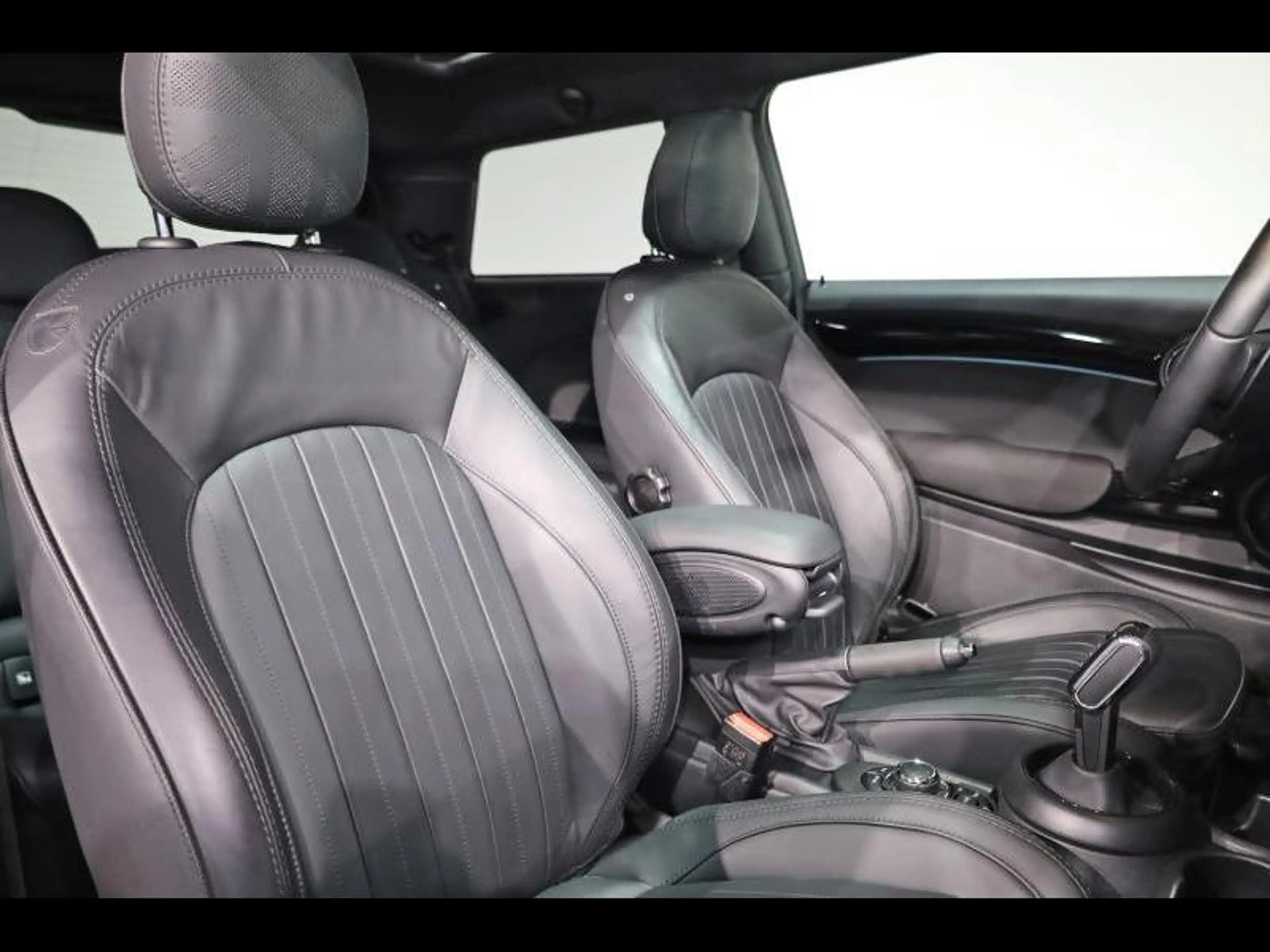 MINI Cooper S Hatch 3 portes — photo 11