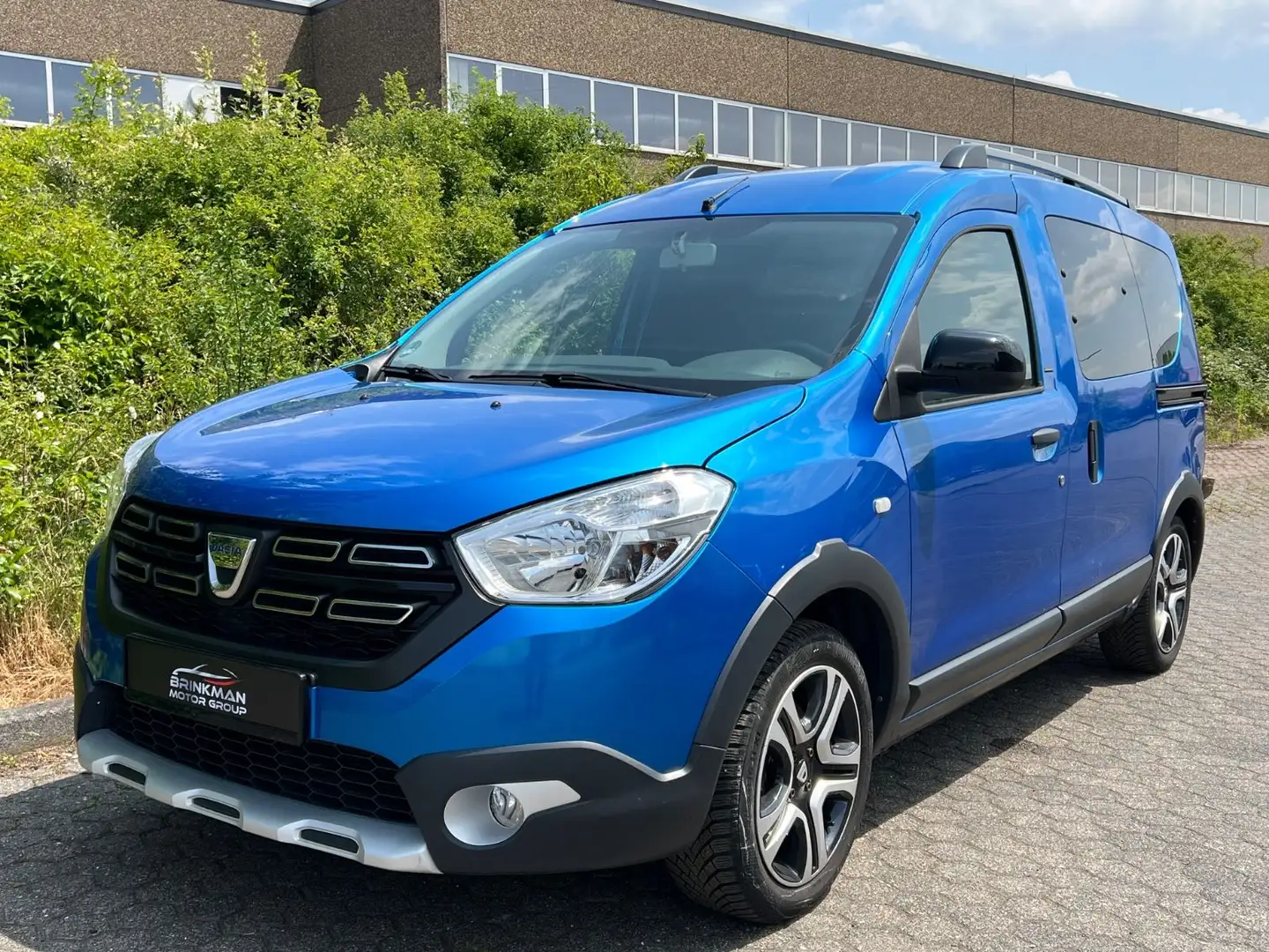 Dacia Dokker Stepway Celebr. TCe 120/1.Hand/Navi/Klima Blauw - 1