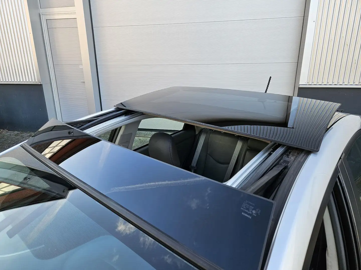 Toyota Prius 1.8 Executive Schuifkanteldak | Duurste uitvoering Gris - 2