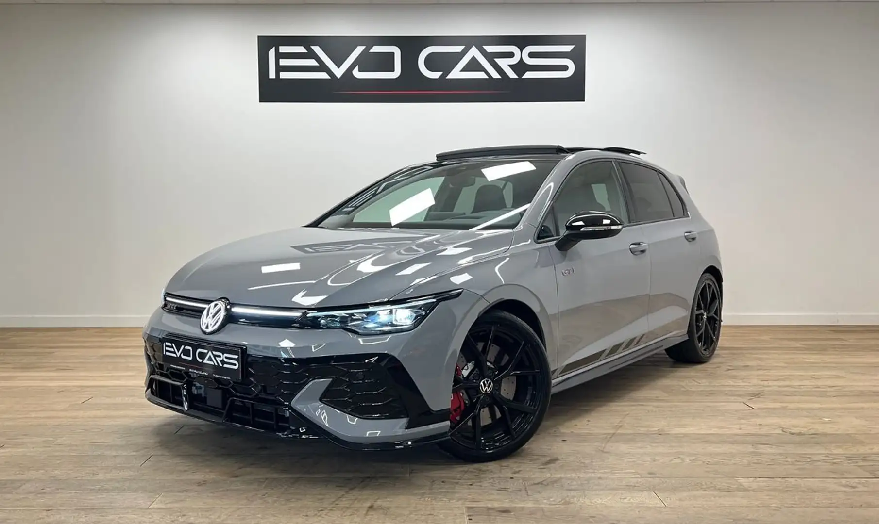 Volkswagen Golf 8 GTI Clubsport 2.0 300 ch / Caméra 360° / TO / Harman Kardon / Matrix LED Gris - 1