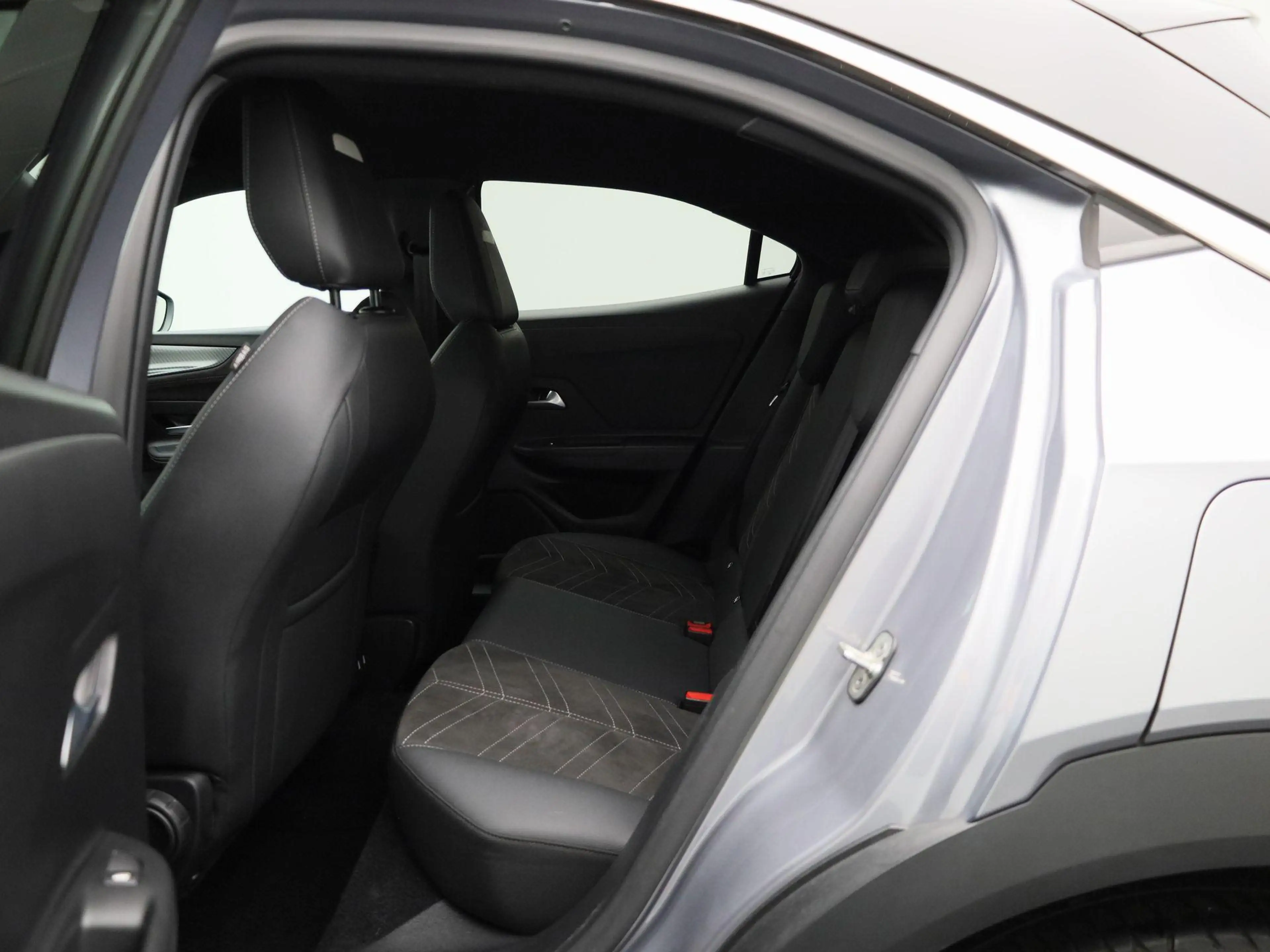 Opel Mokka-E BEV 50kWh e-Ultimate — photo 10